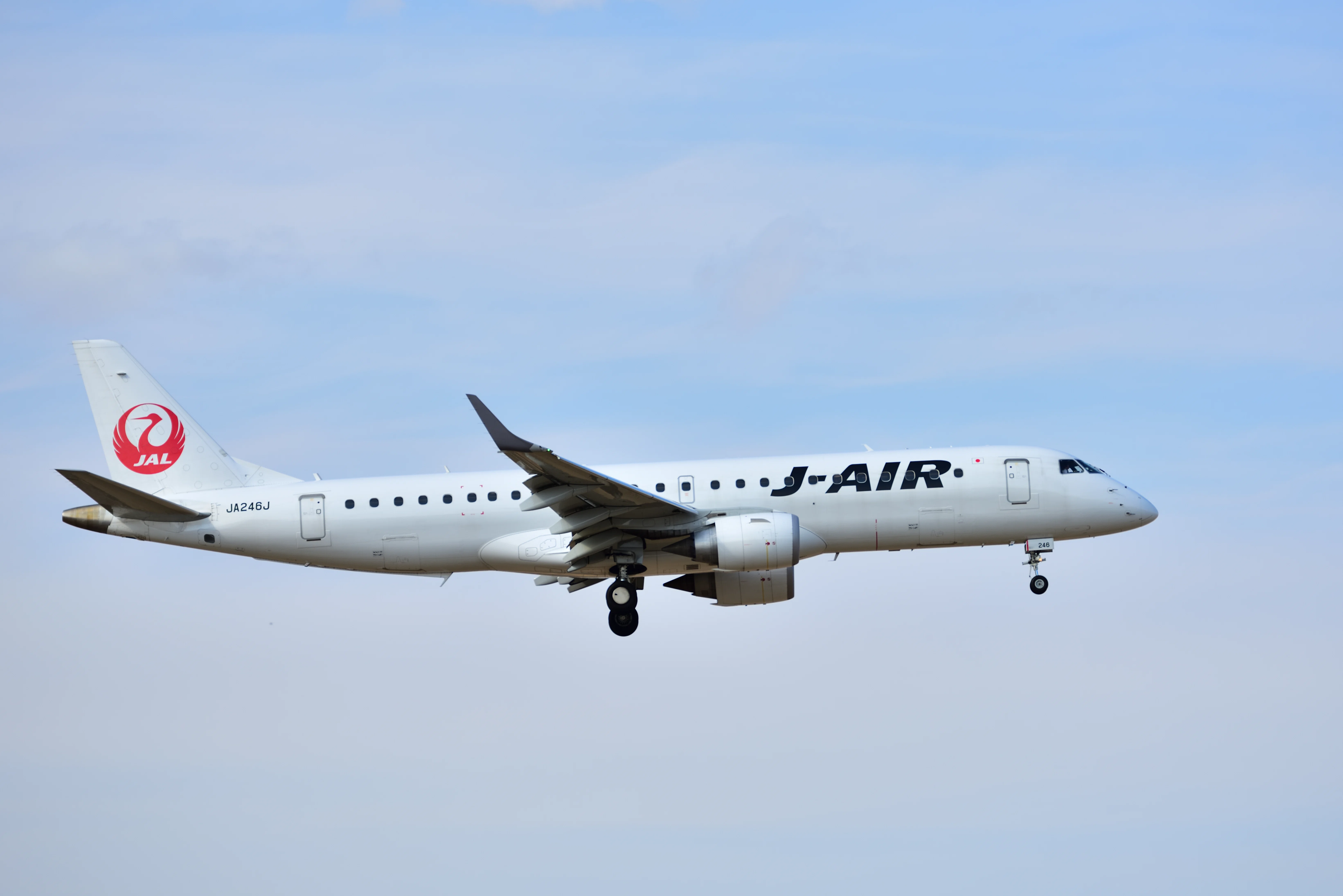 エンブラエル ERJ-190-100（ERJ-190STD）｜光と風のアルバム