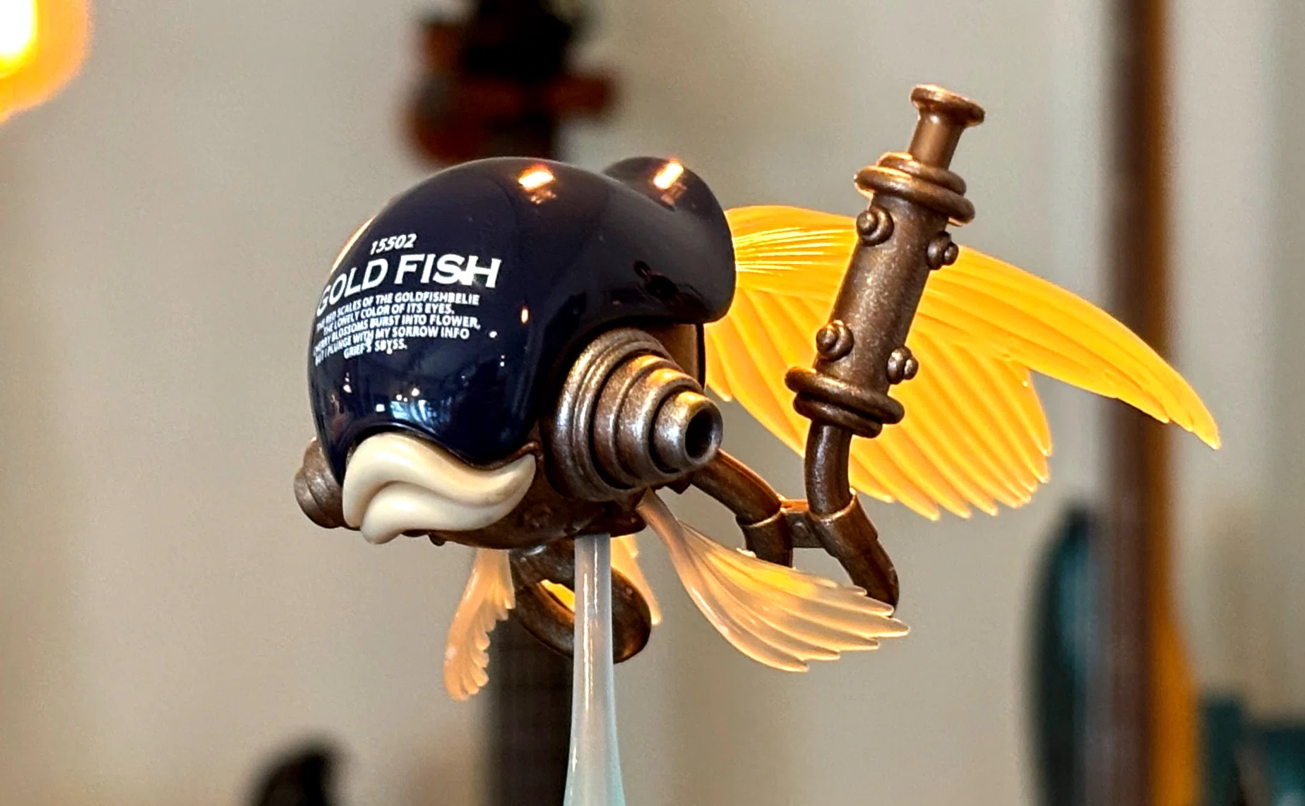 机の上を泳ぐ、機械じかけの金魚。──グッスマ「GOLD FISH 緋／紺」と