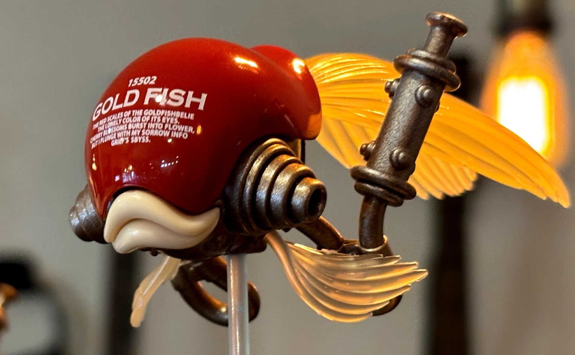 机の上を泳ぐ、機械じかけの金魚。──グッスマ「GOLD FISH 緋／紺」と