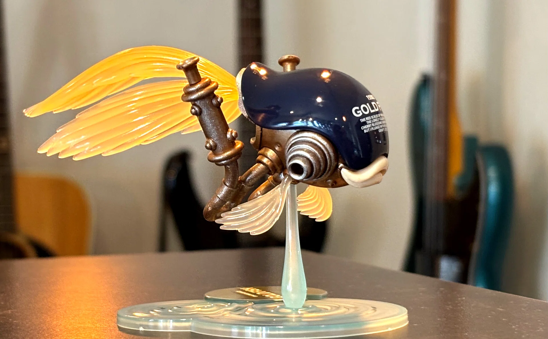 机の上を泳ぐ、機械じかけの金魚。──グッスマ「GOLD FISH 緋／紺」と