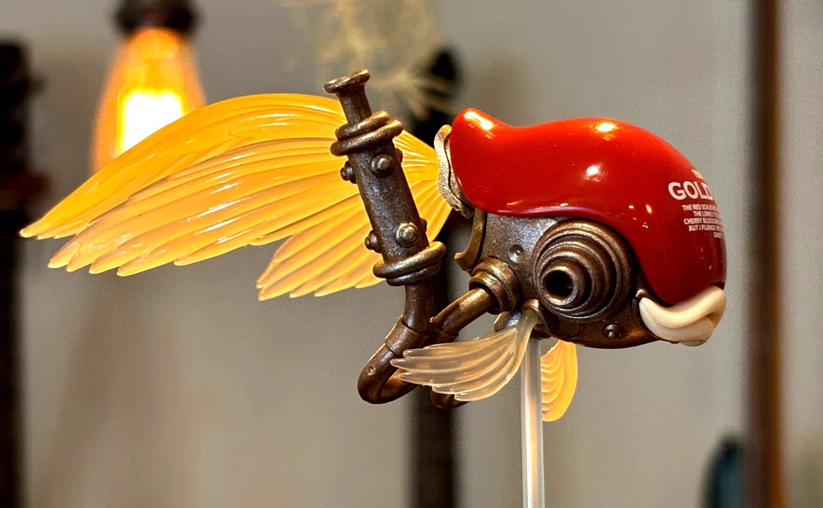 机の上を泳ぐ、機械じかけの金魚。──グッスマ「GOLD FISH 緋／紺」と