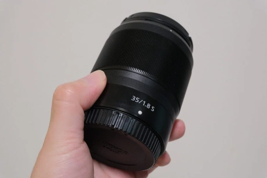美品！NIKKOR Z 35mm f/1.8 S 単焦点レンズ Amazon.co.jp: Nikon NIKKOR Z 35mm f/1.8 S | プレミアム大口径35mm