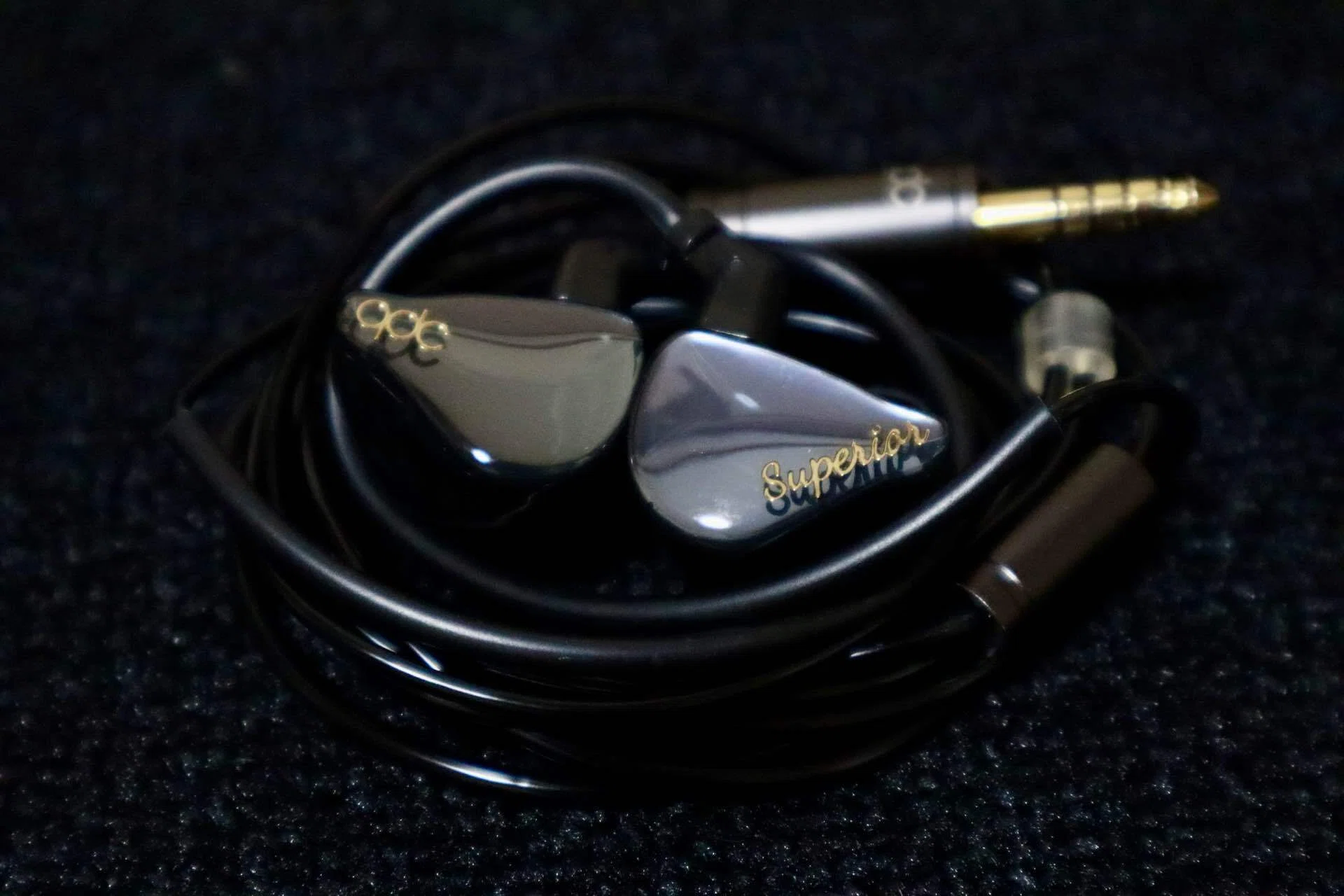 私の物語が始まったイヤホン「音の熱量」の原点 。qdc SUPERIOR