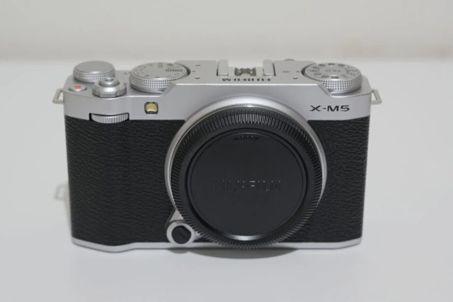 富士フイルム X-M5レビュー！黄金時代を彷彿とさせるミラーレスカメラ