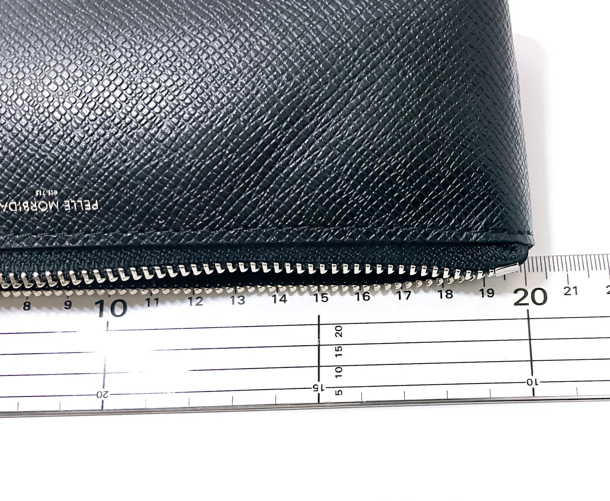 高級感があるレザー製「ペンケース」を試してみる【PELLE MORBIDA