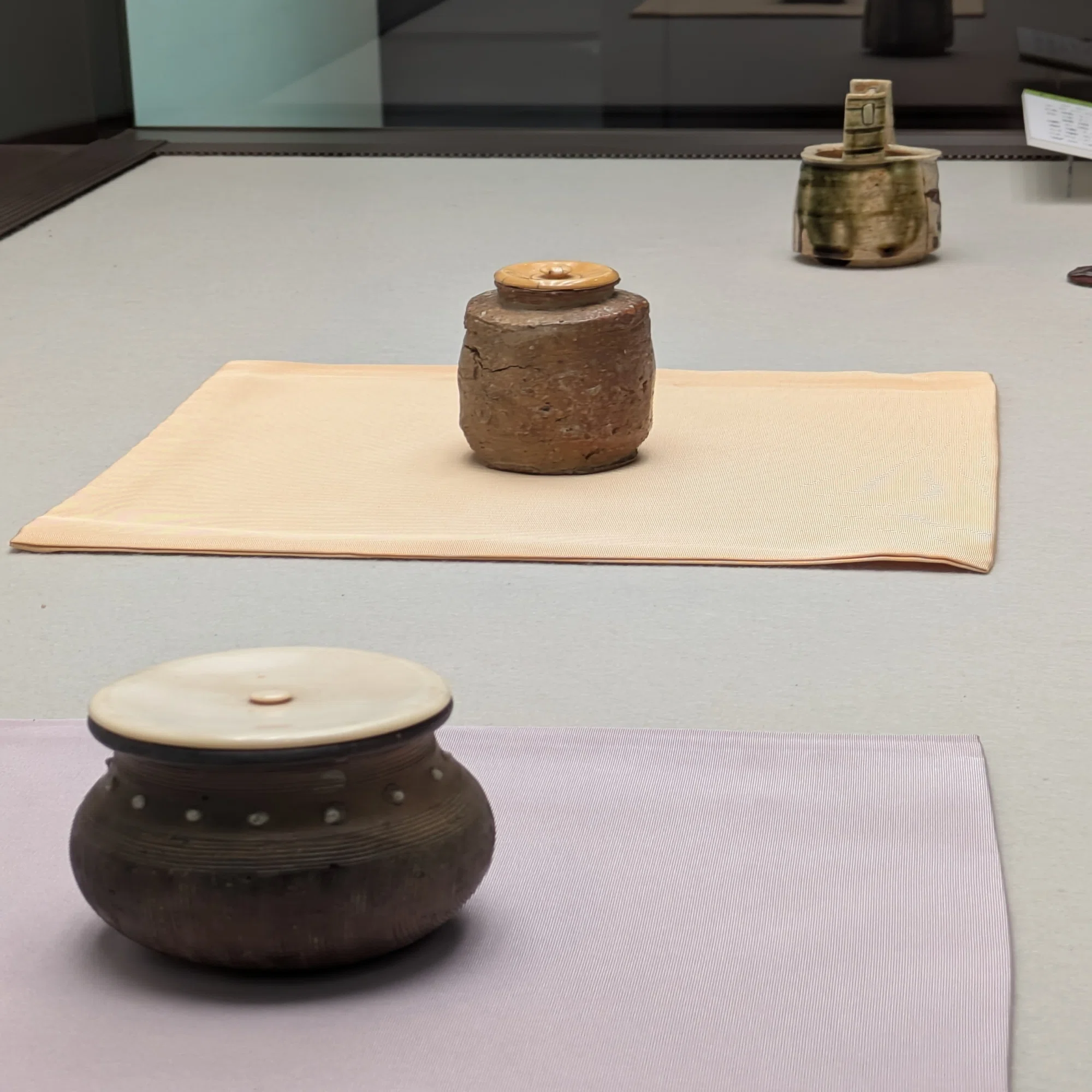 愛知県陶磁美術館『茶の饗宴』展・茶入と水指｜レオナール・フグ田?