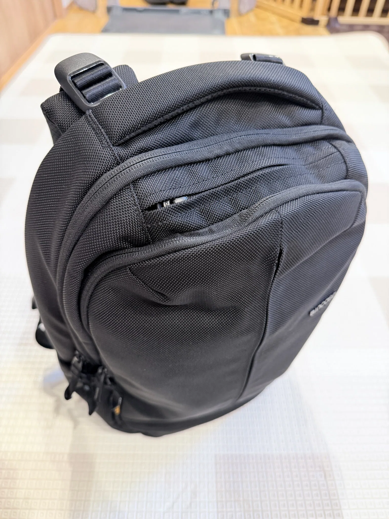 リュック更新】Incase Tracks 18L / What's in my bag｜まひろ