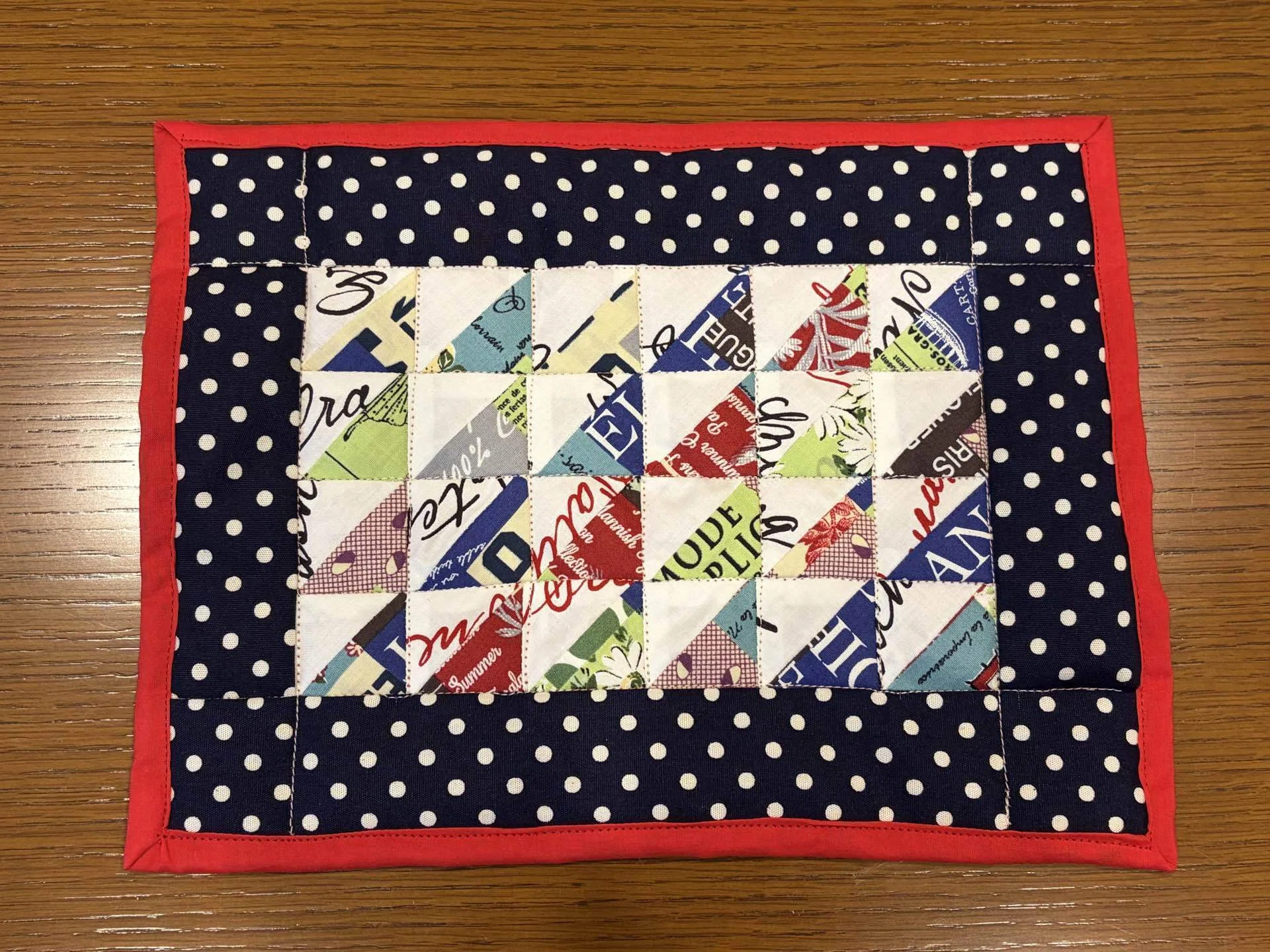 手芸作品「パッチワークのティーマット」｜しじみ