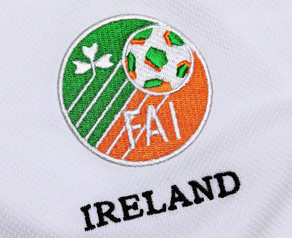 アイルランド代表、2002日韓W杯での美しきユニフォーム 「胸スポンサー