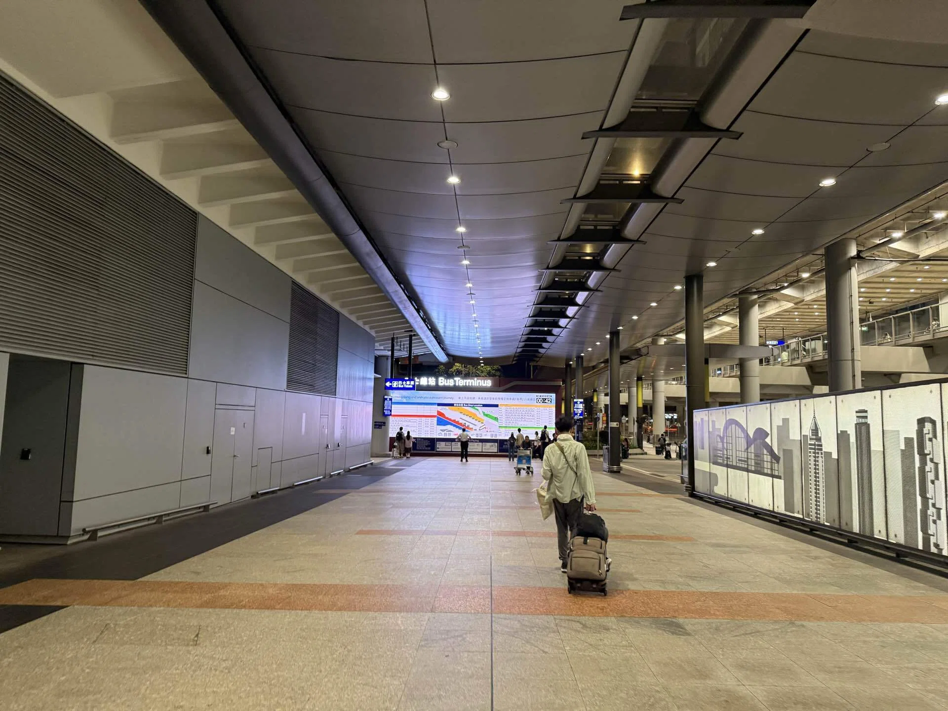 香港#02｜空港から深夜の2階建てバスは安心ハイテク装備｜ハシモト