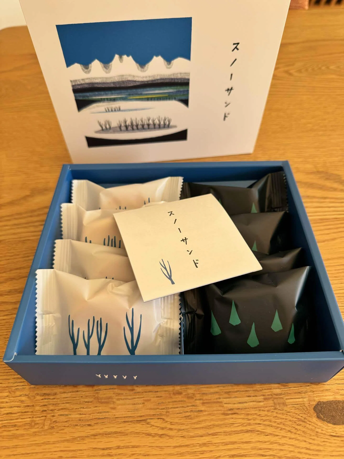 ➀新千歳空港で買ってきたもの色々食べたよ｜naomik