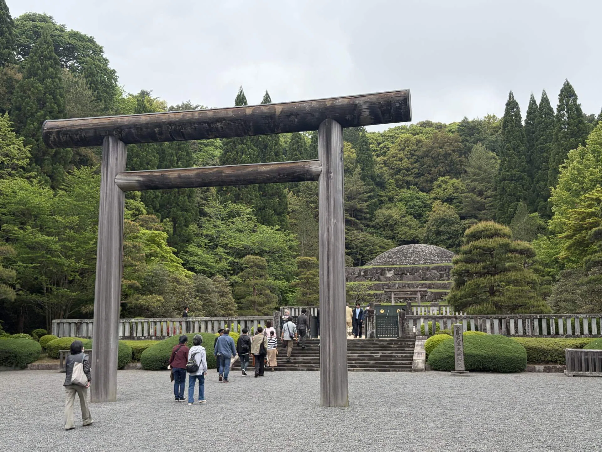 昭和天皇陵の特別参拝へ－「昭和100年記念」におもう｜フジ｜趣味