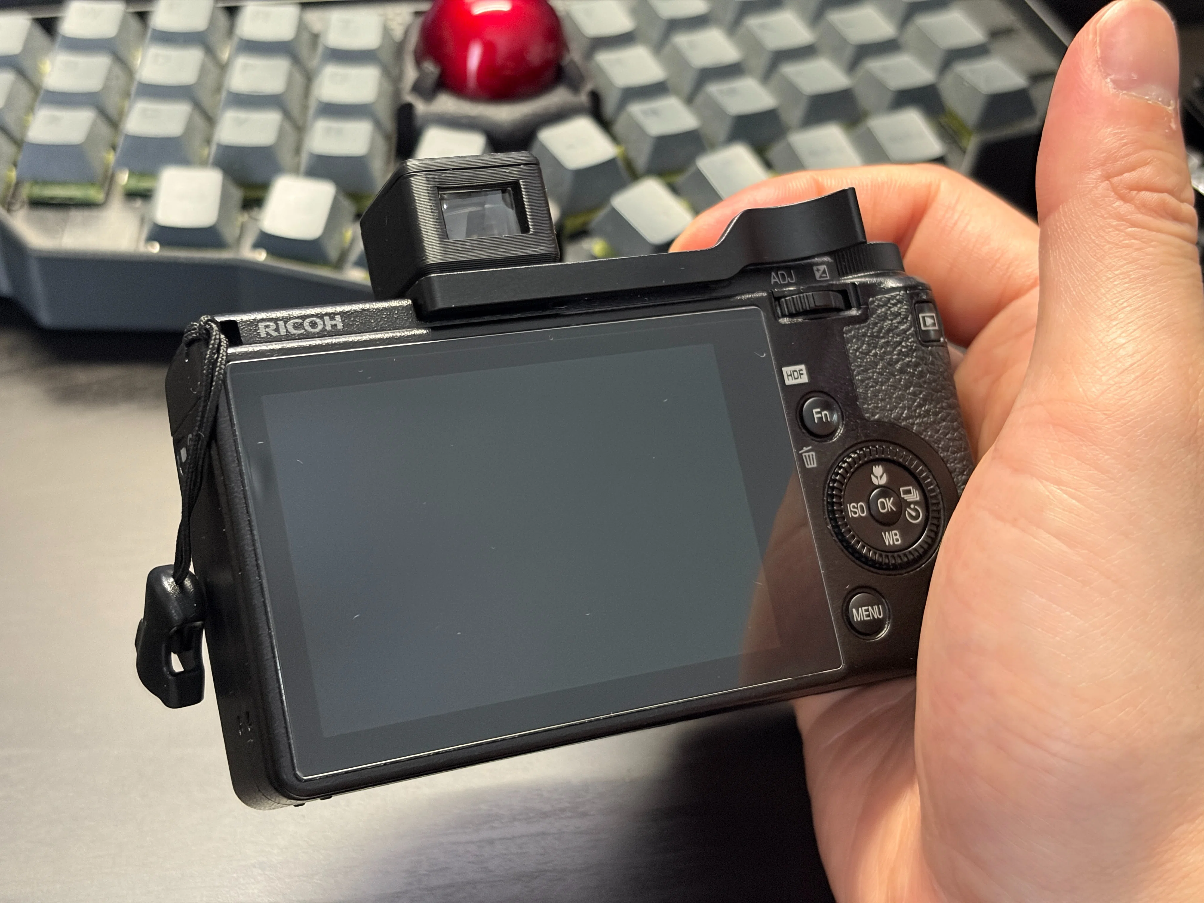 RICOH GRⅡ 液晶割れあり　ビューファインダーおまけ GR IIIxで「覗いて撮る」をやりたかった｜おか