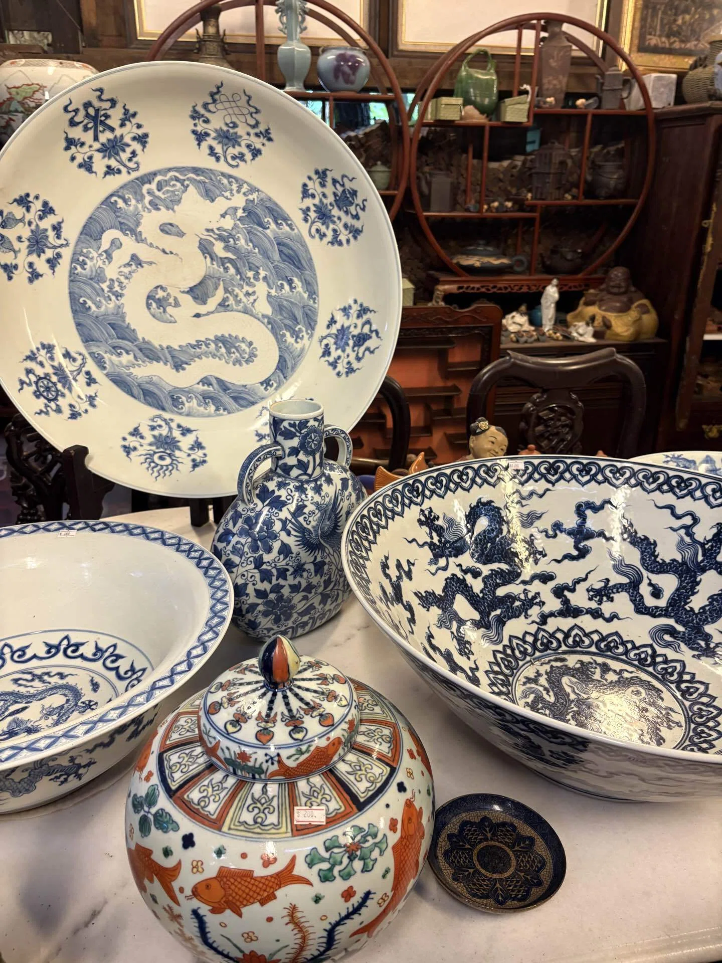 ここは博物館ですか？」Thow Kwang Pottery Jungleで出会った陶器の