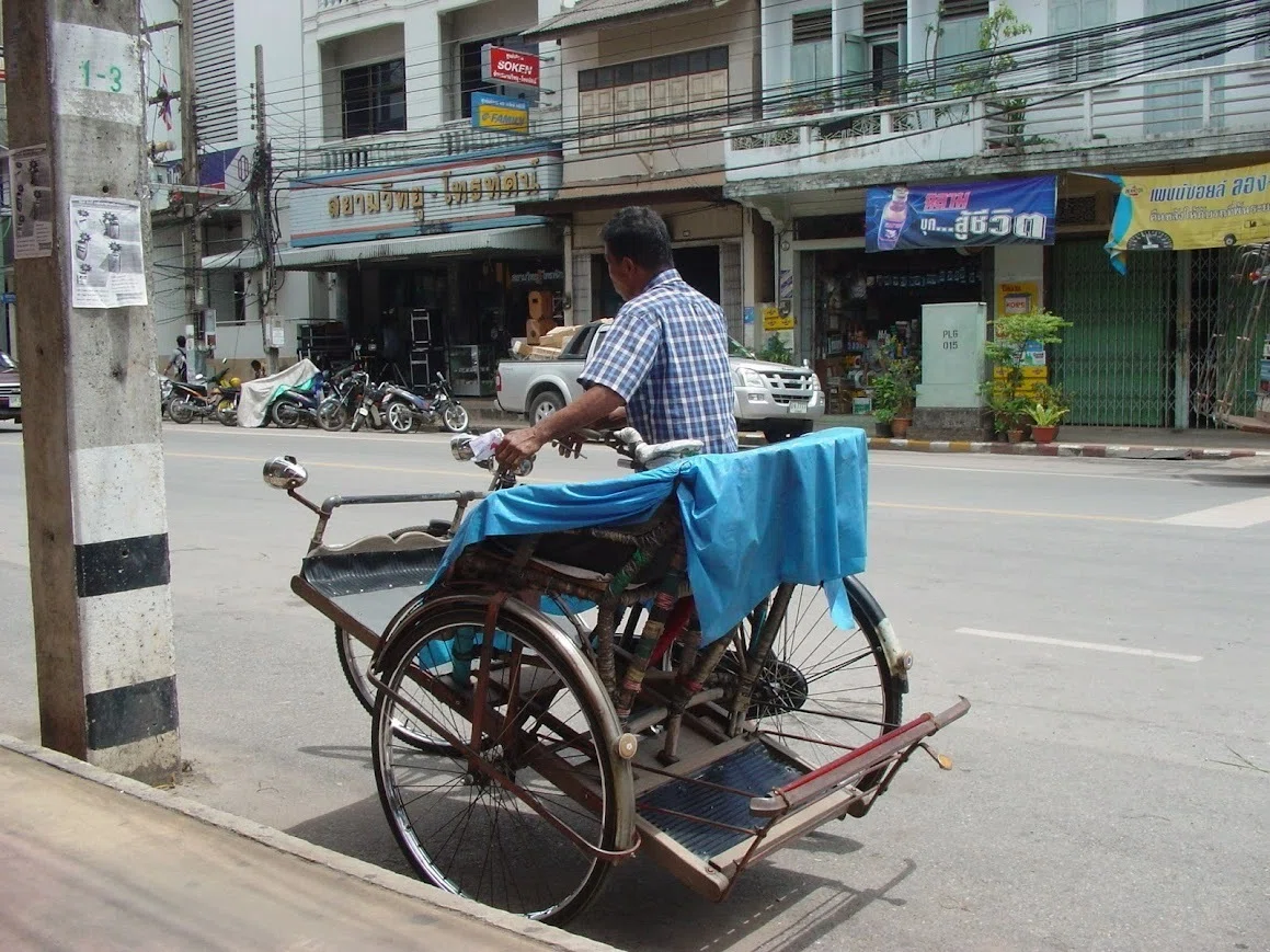 タイの三輪車｜RapLom