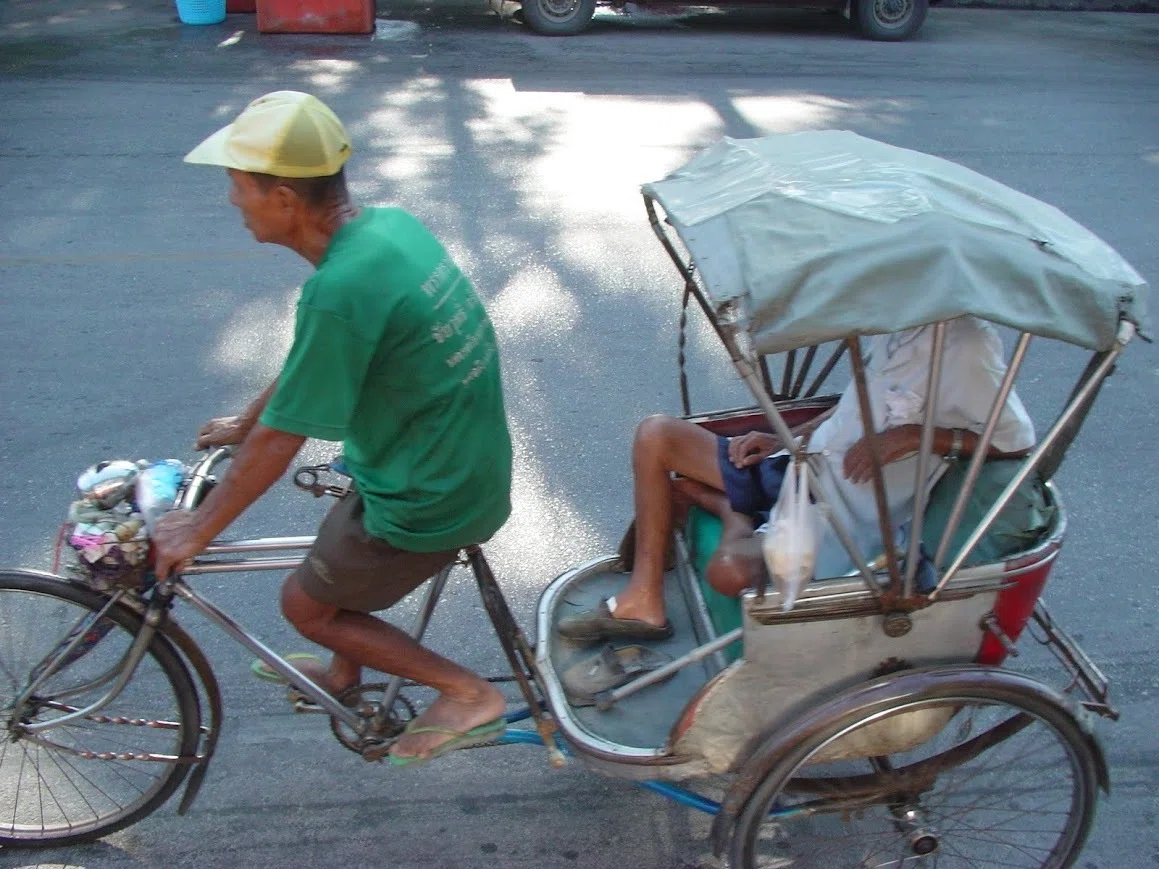 タイの三輪車｜RapLom