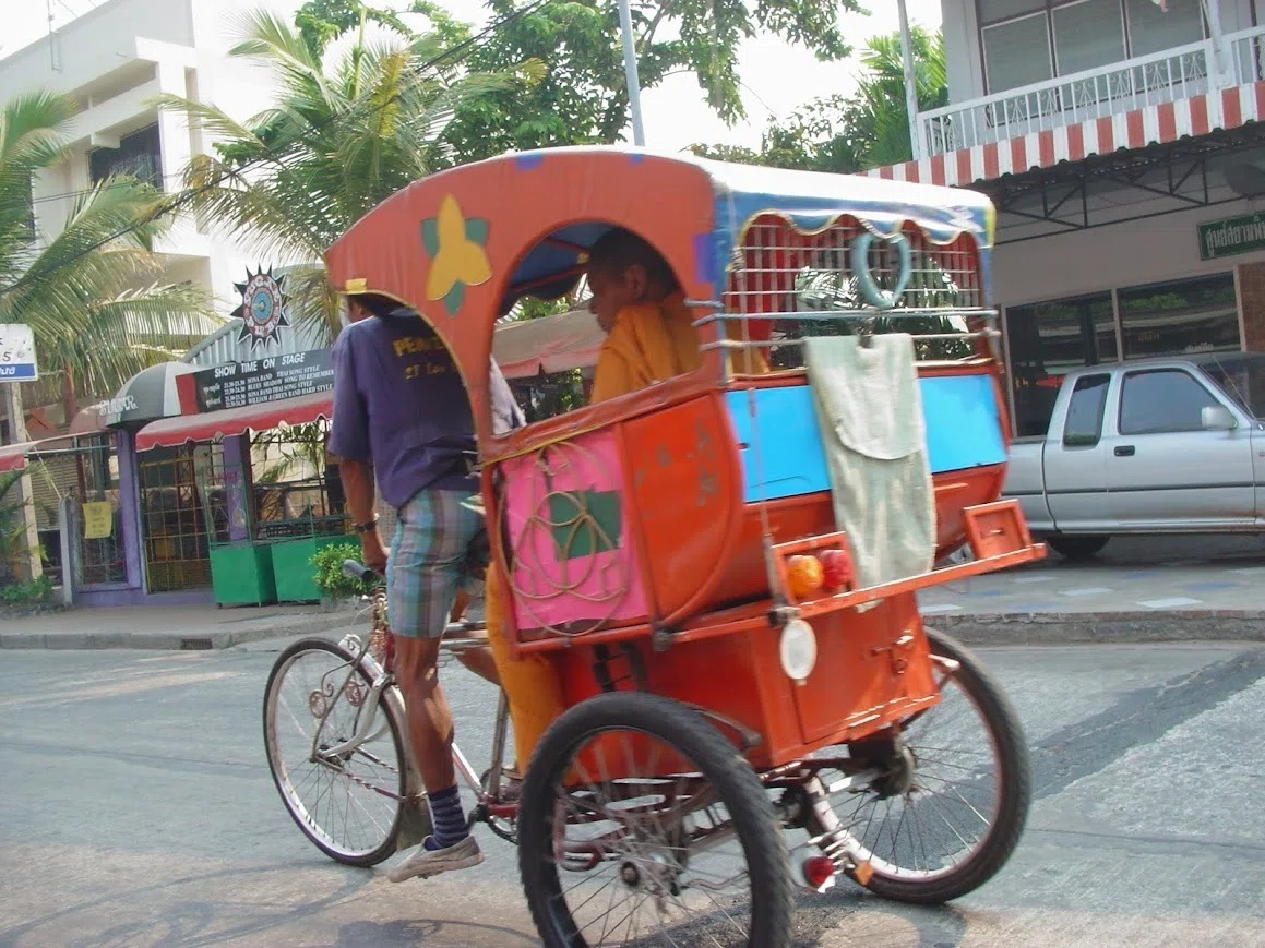 タイの三輪車｜RapLom
