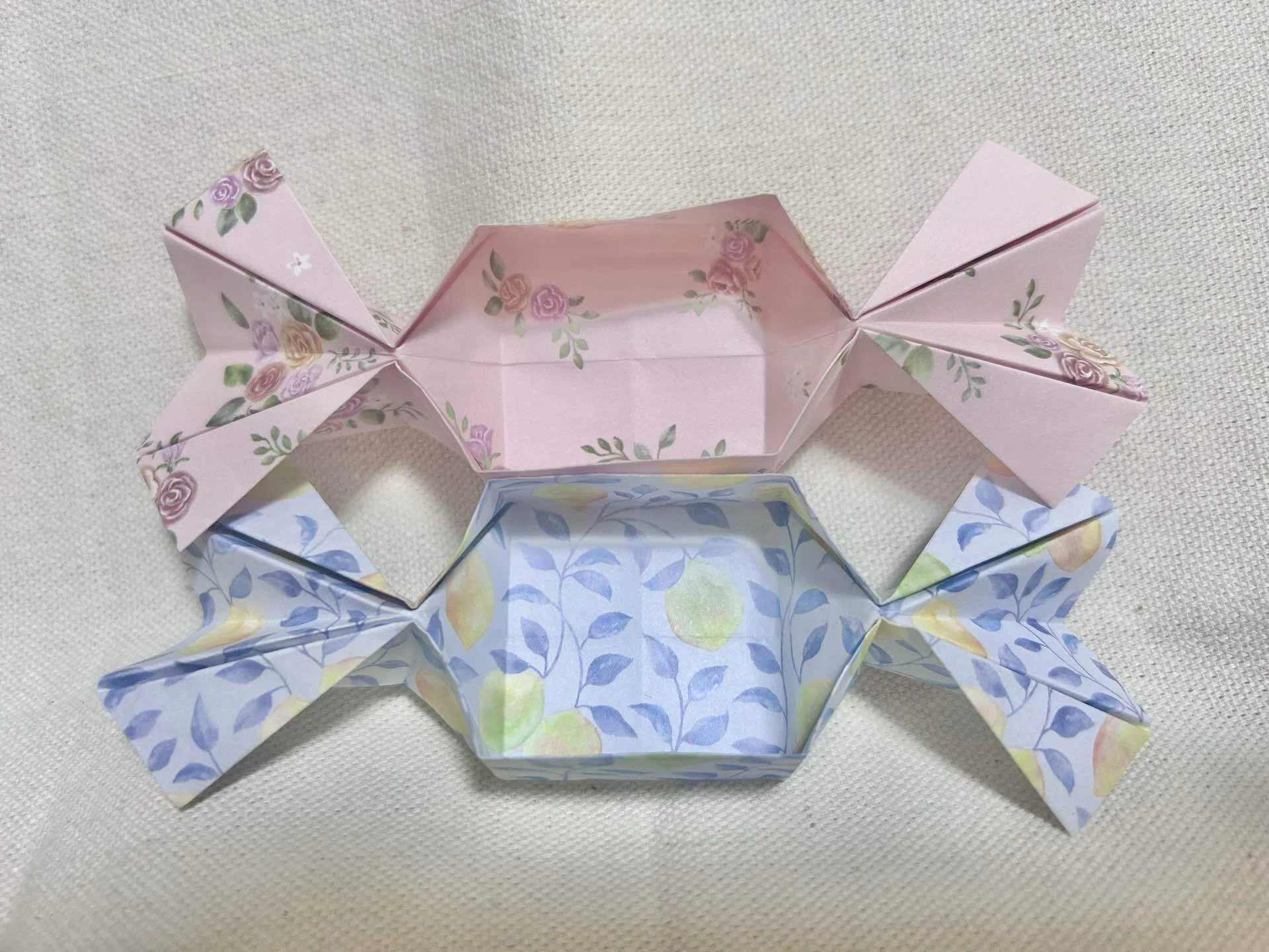 いちご飴様　折り紙メダルサンプル 折り紙で飴ちゃんの箱🍬｜緋沙子(ひさこ)