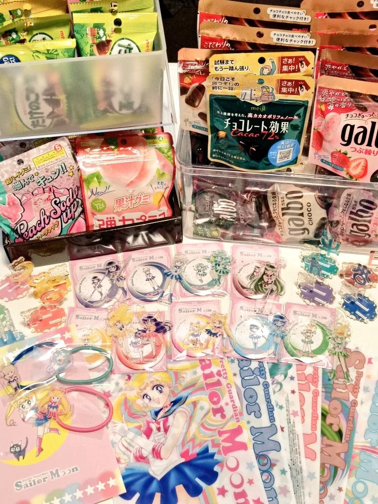 26-01-15セーラームーン明治コラボ写真① そして豚になる｜【グッズ