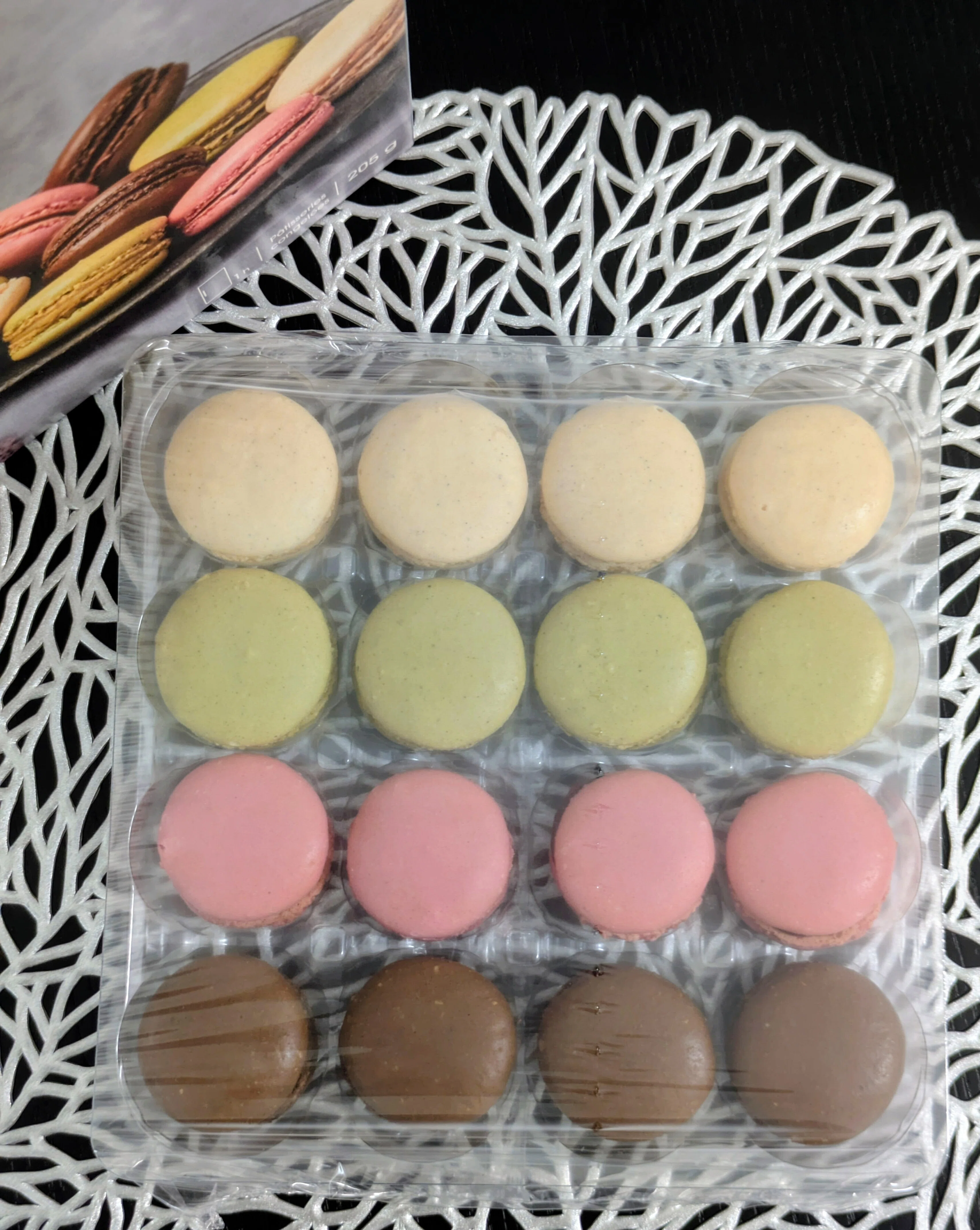 🍰スイーツNo.76 スーパー（Picard） 4種類のマカロン（チョコレート