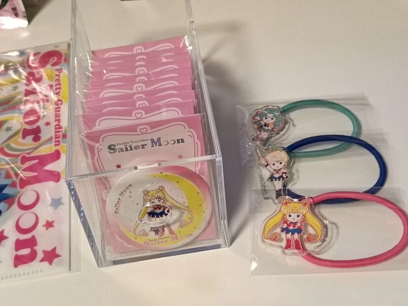 2026-01-16セーラームーン明治②缶ミラーとヘアゴムの収納（無印良品