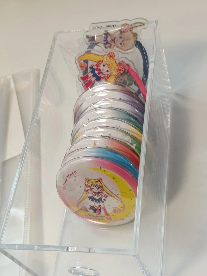 2026-01-16セーラームーン明治②缶ミラーとヘアゴムの収納（無印良品