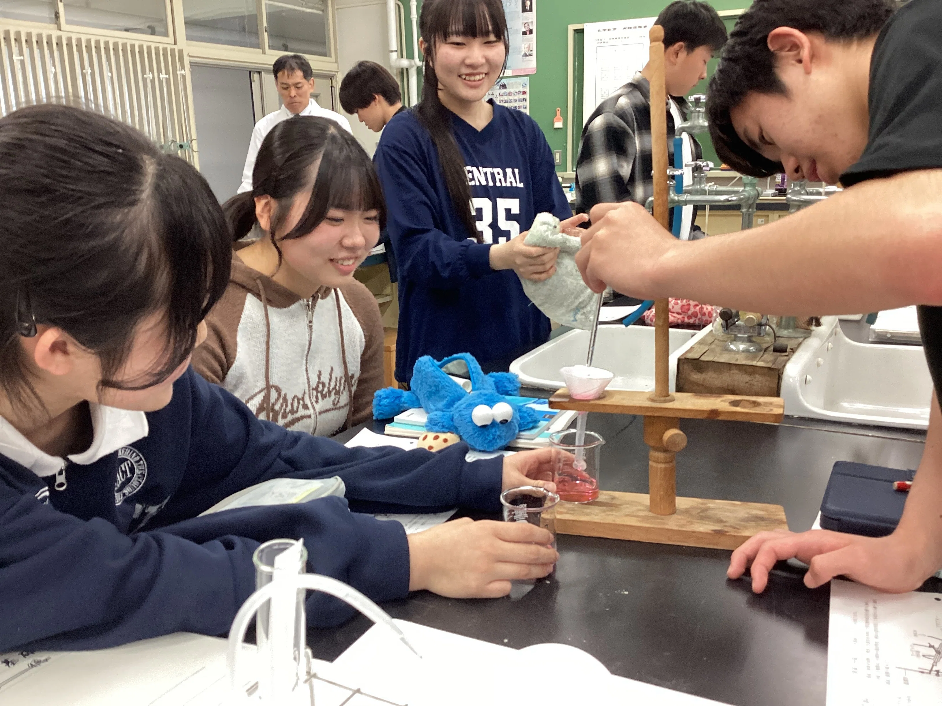 大手ギャラリー【大手高校の教室から～「試験管の向こうに、化学の世界