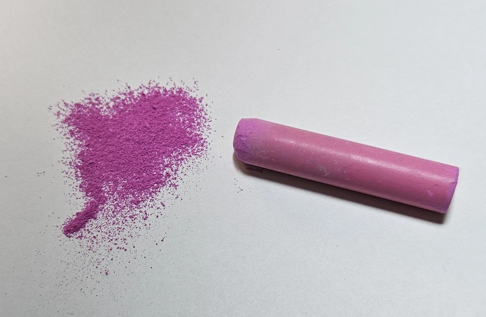 その色は、誰と同じに見えていますか？」—チョークの色から考える「色