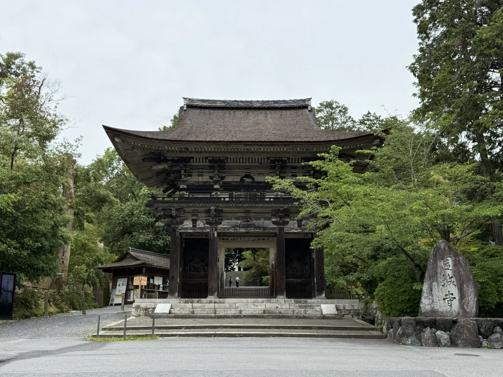 三井寺（園城寺）を巡る③｜仁王門から唐院へ──金堂・閼伽井屋・弁慶