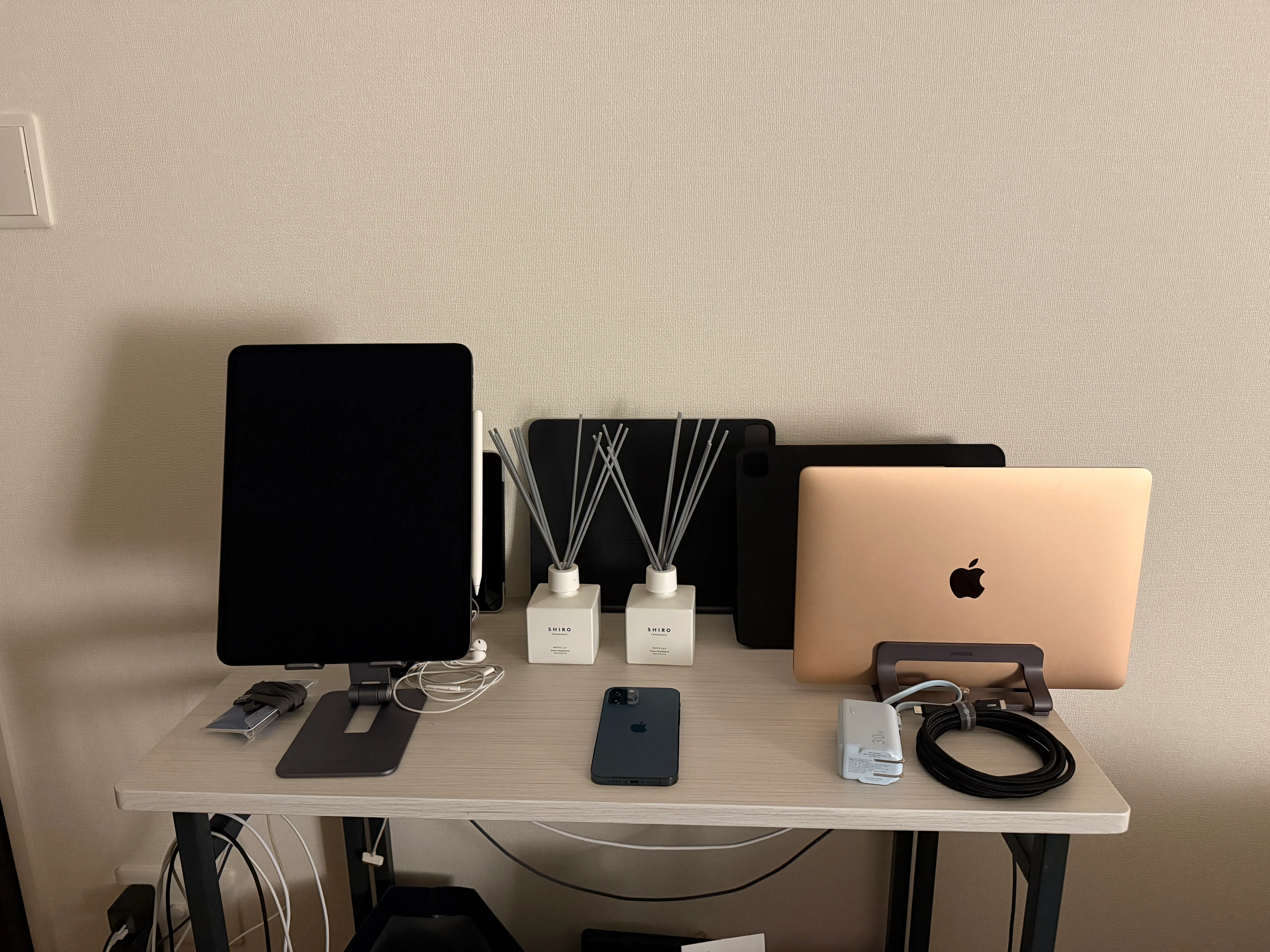 デスクツアー】3台のiPadとMacBookが織りなす、僕が辿り着いた「最高の