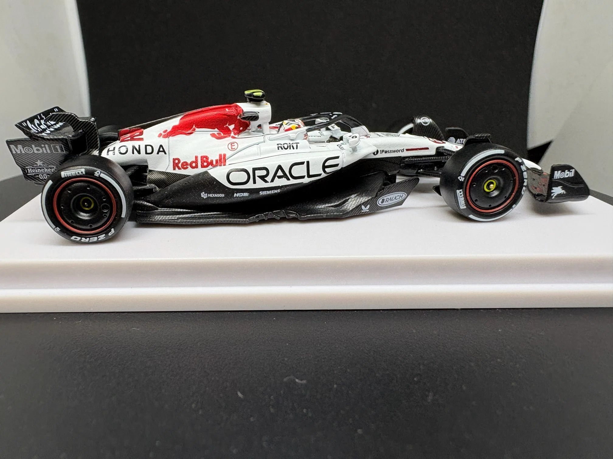 ミニチャンプス 1/64 オラクル レッドブル レーシング RB21 角田裕毅