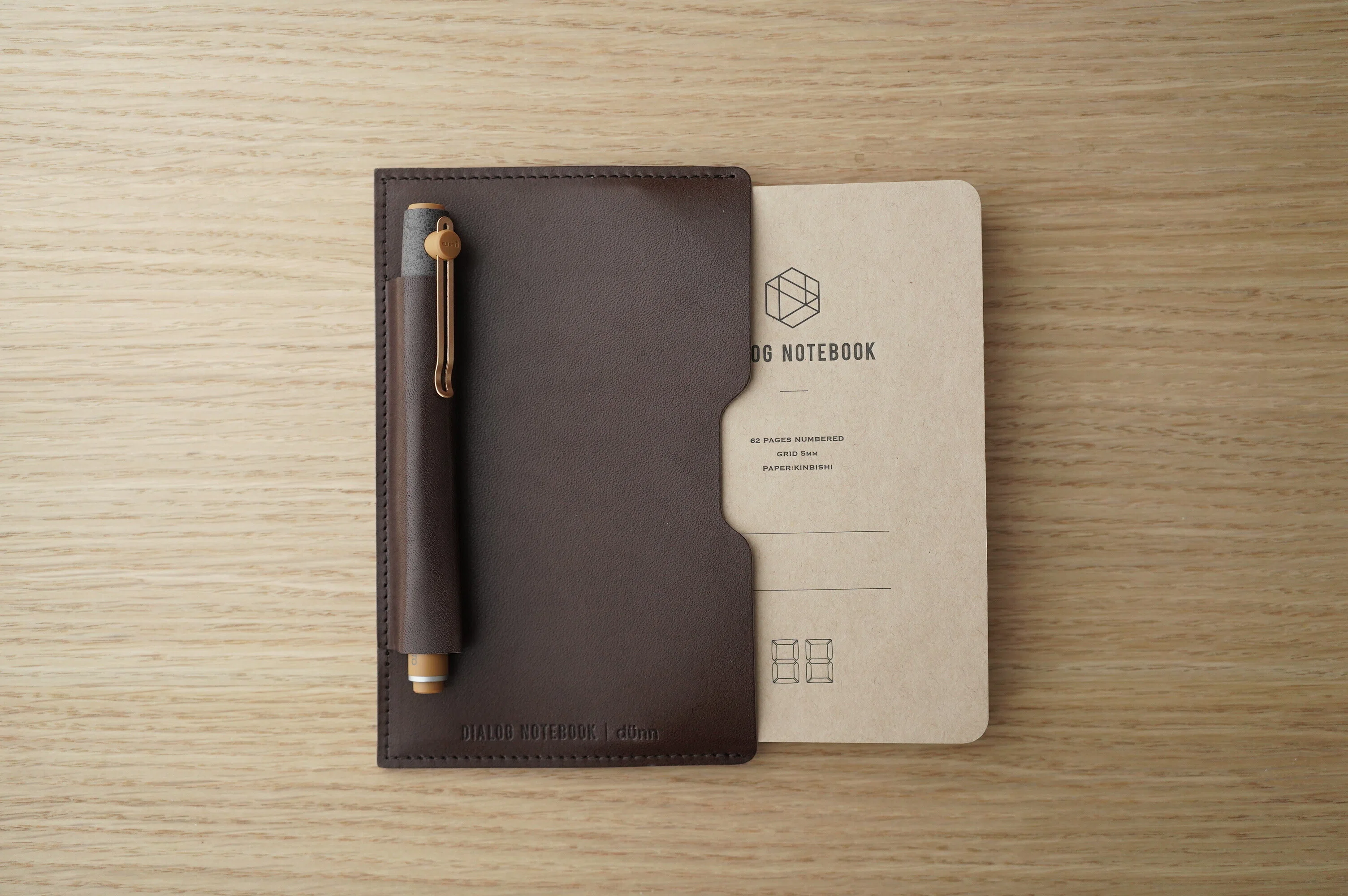 dünn × DIALOG NOTEBOOK 本革ケース＆カバー、栃木レザーで6年ぶりに