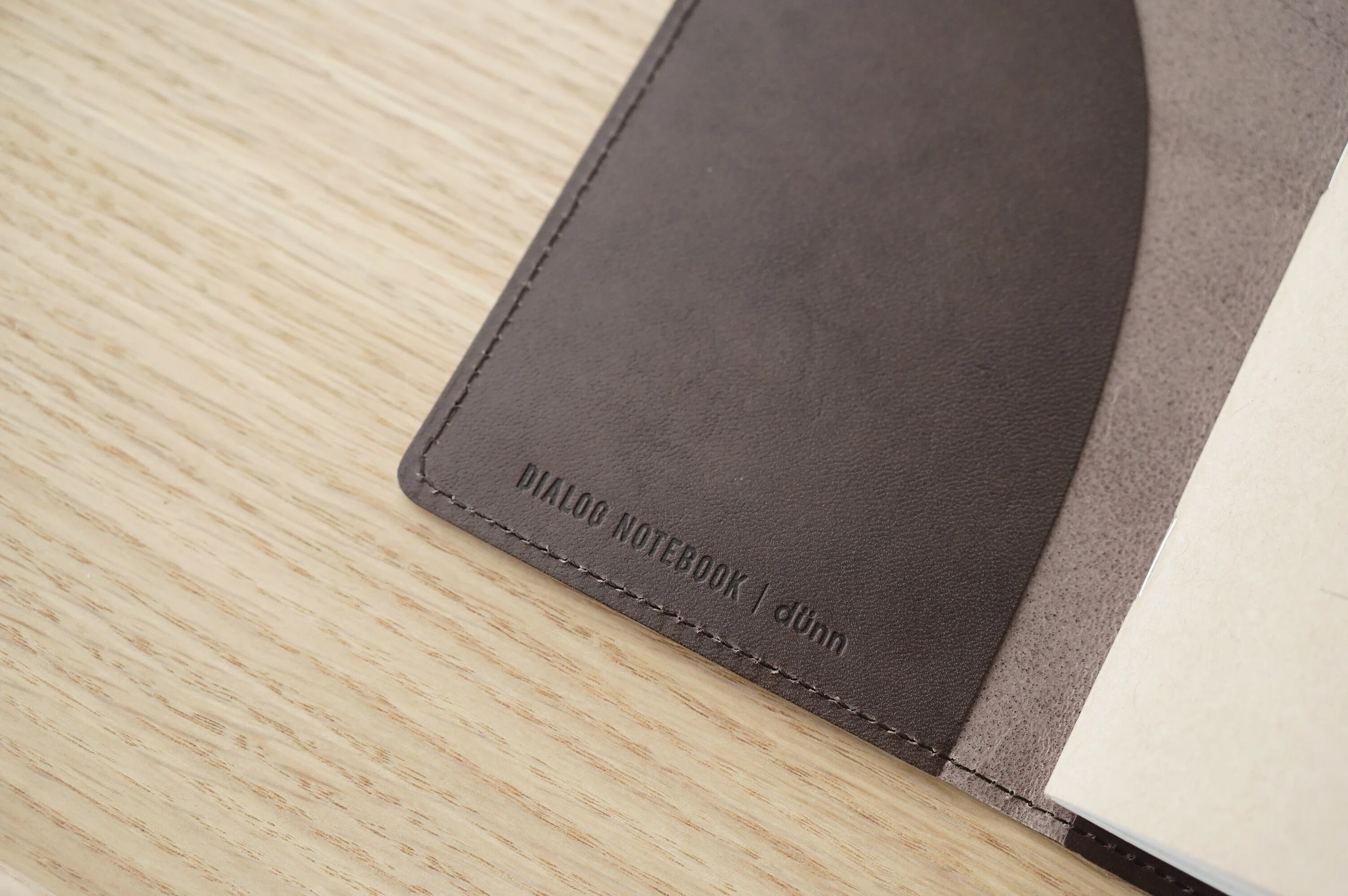 dünn × DIALOG NOTEBOOK 本革ケース＆カバー、栃木レザーで6年ぶりに