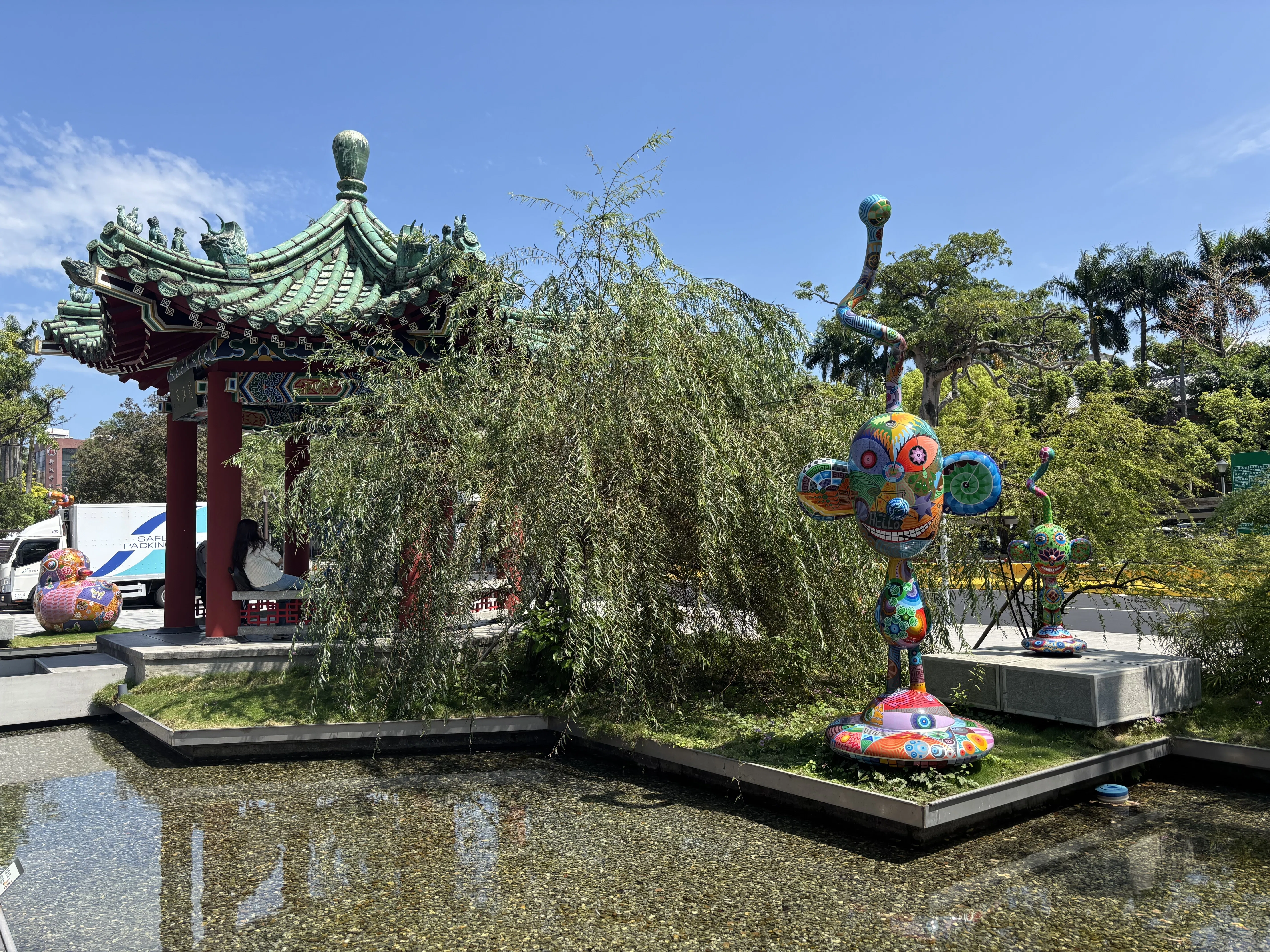 花粉避難からの台湾一周 75 南国植物と色鮮やかな現代アートに魅せ