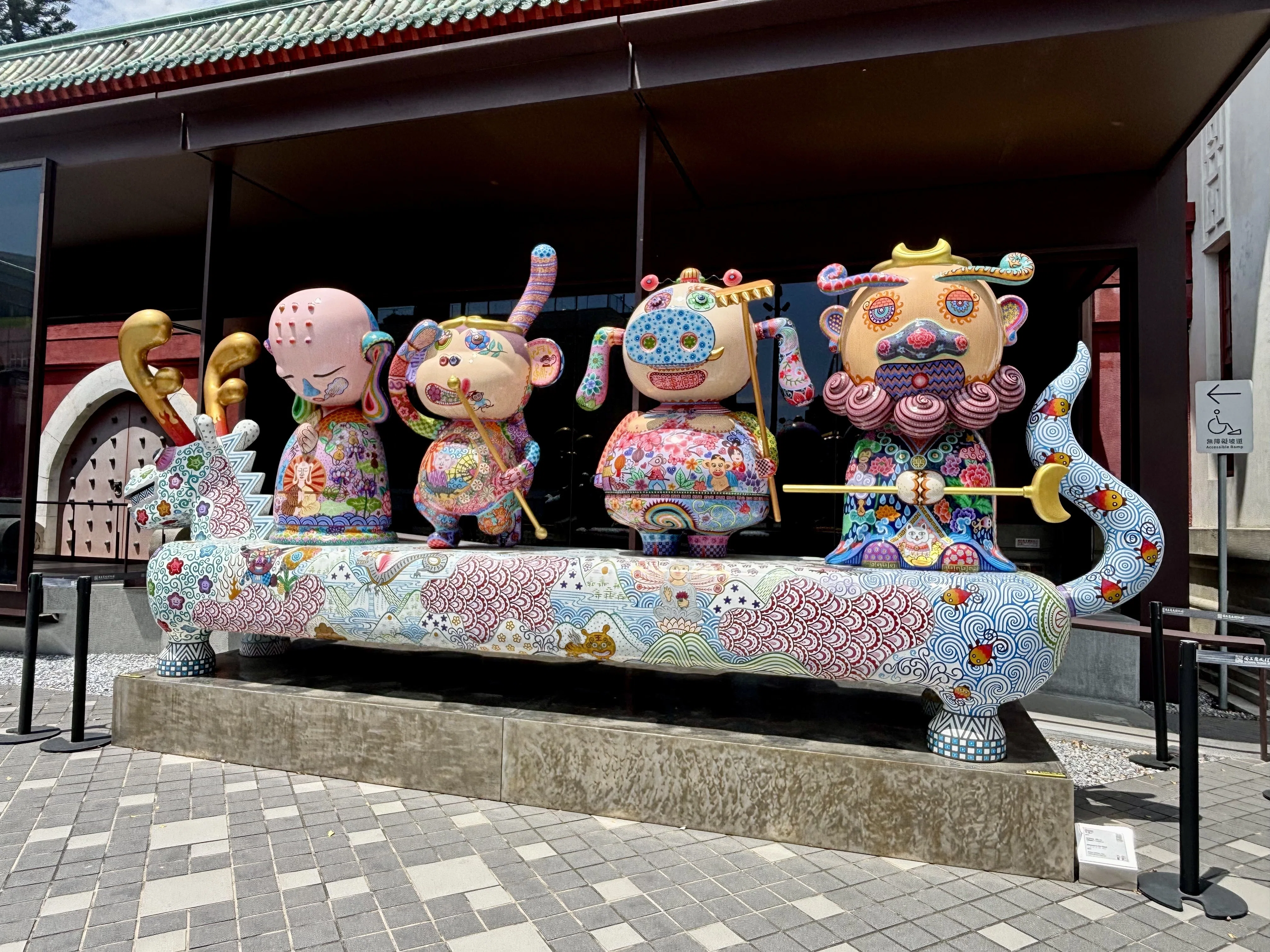 花粉避難からの台湾一周 75 南国植物と色鮮やかな現代アートに魅せ