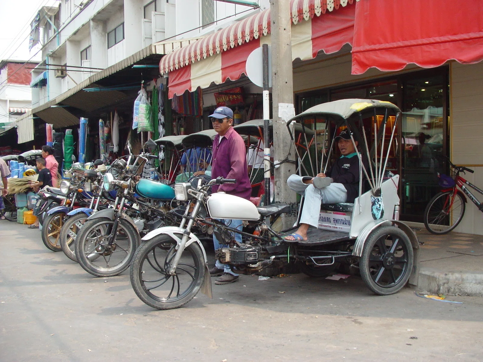 タイの三輪車｜RapLom