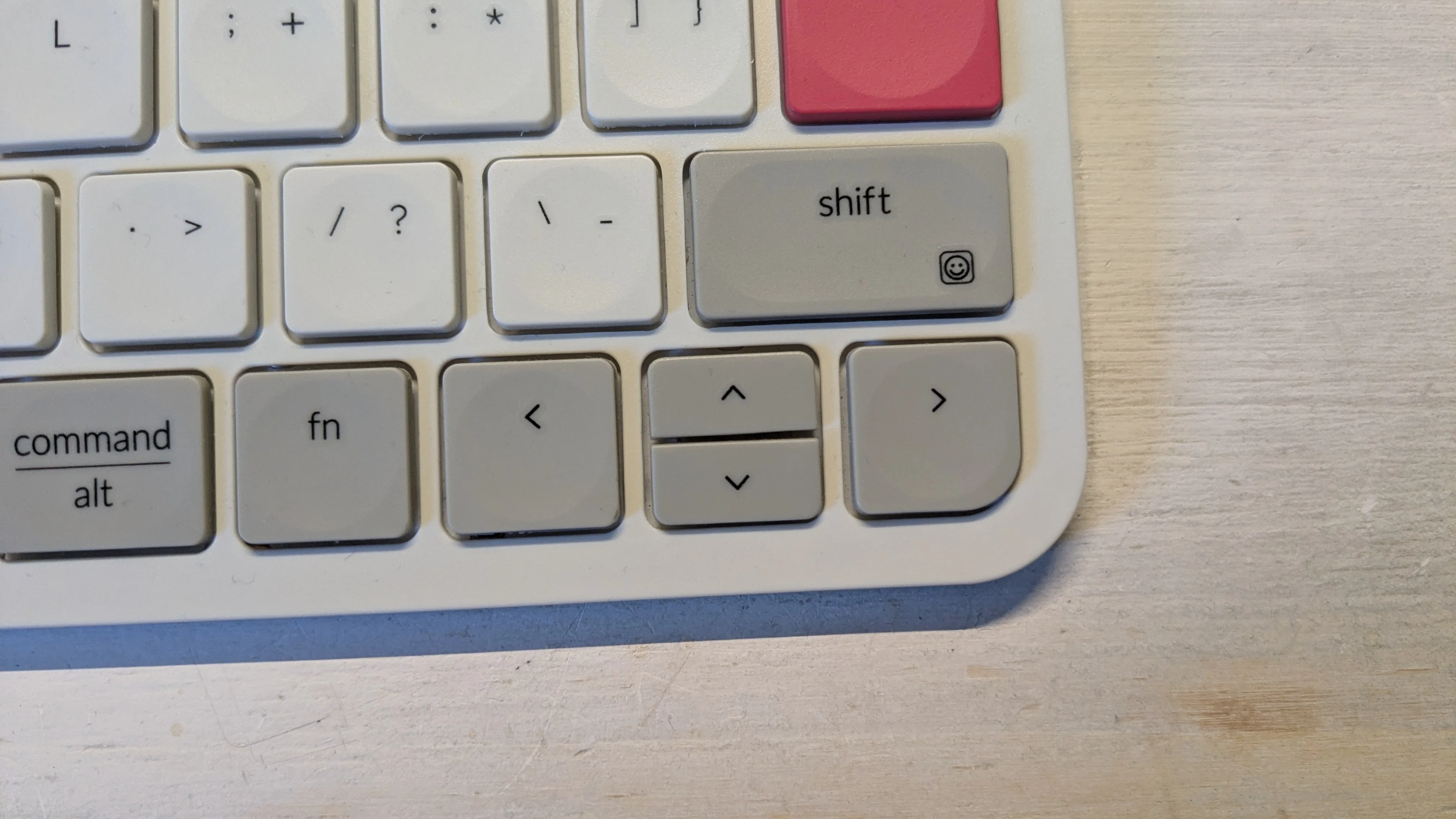 レビュー】MacBook Air 13インチに最適な「尊師スタイル専用機