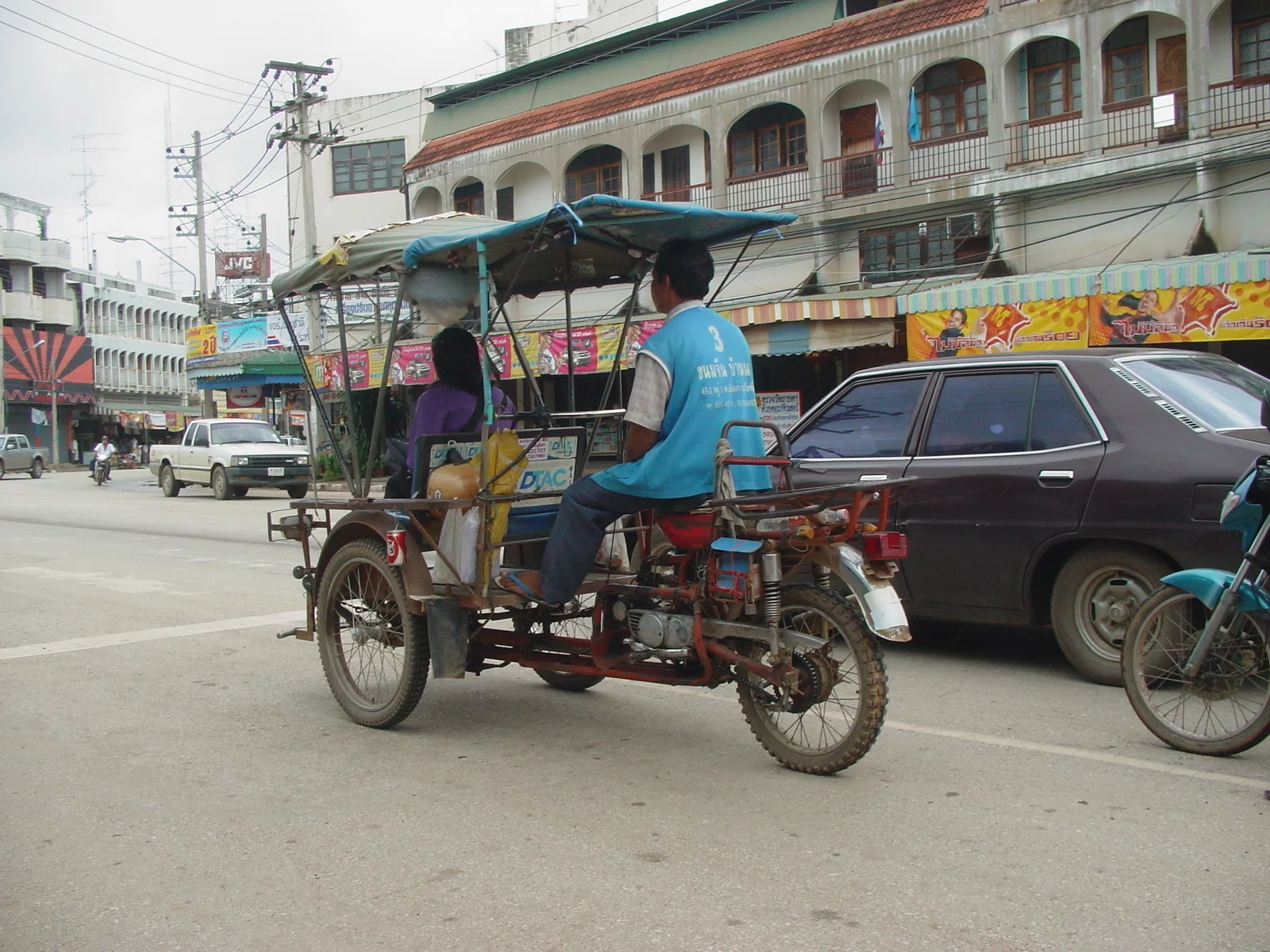 タイの三輪車｜RapLom