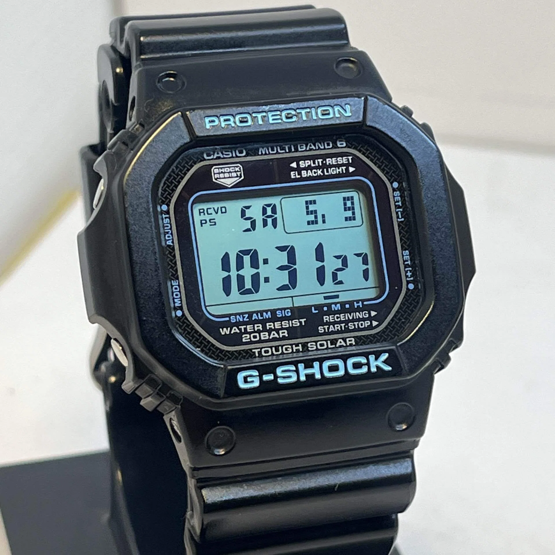 レビュー】漆黒に宿る青。G-SHOCK「GW-M5610BA-1JF」が大人に似合う