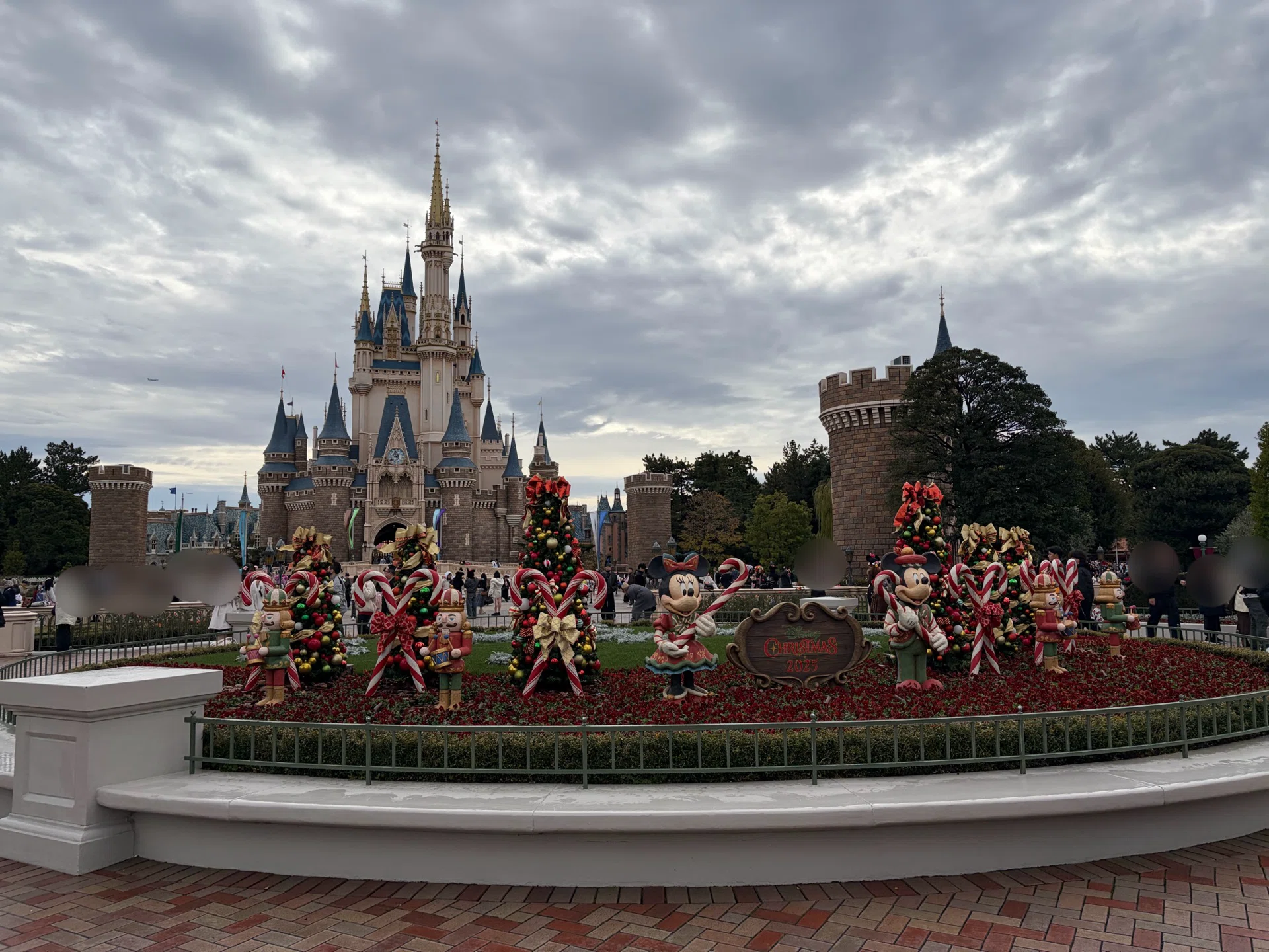 観劇とクリスマスディズニー1人旅②ディズニーランド編｜しの