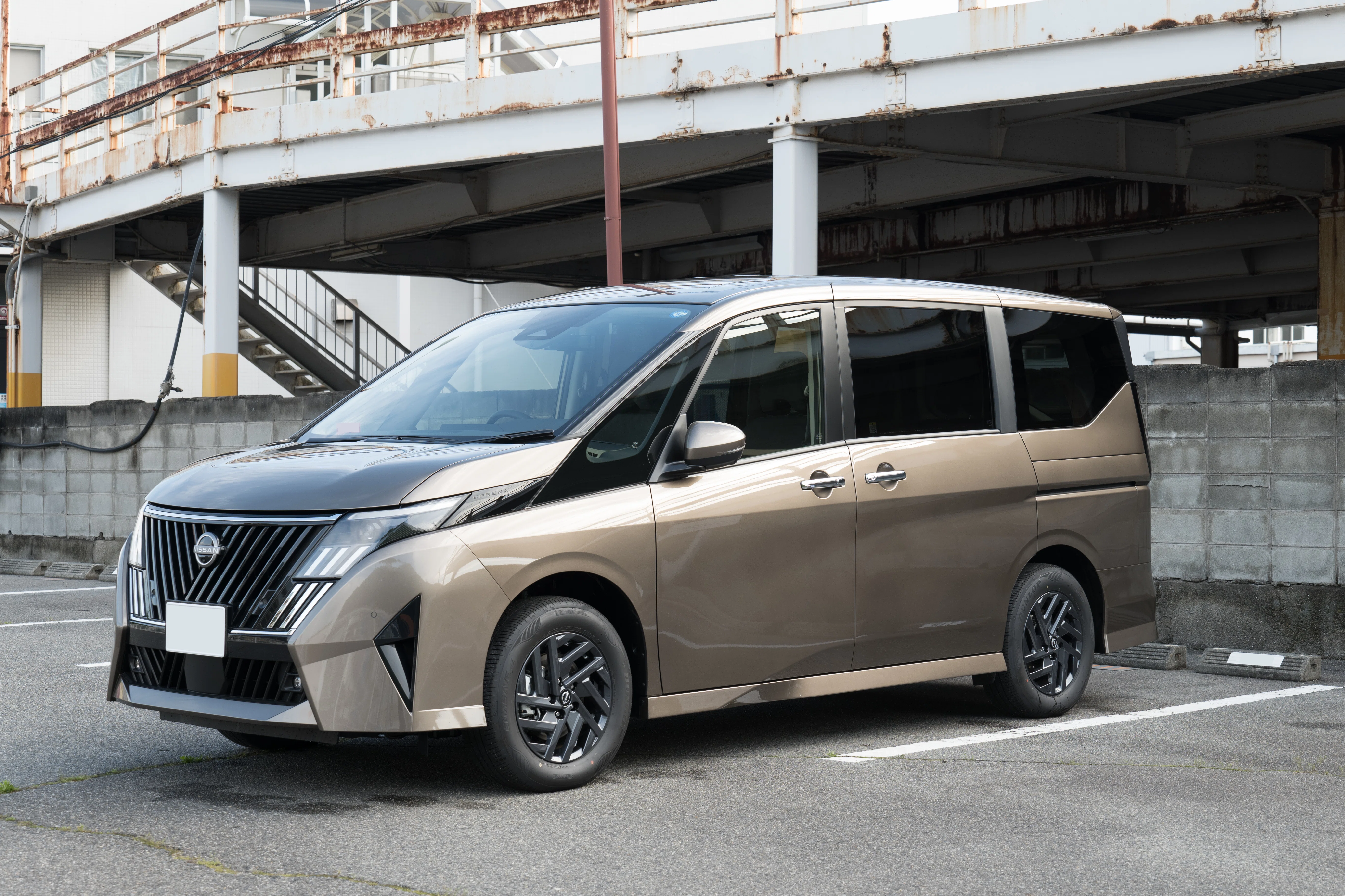 【希少】ロングクリスタルスタンド　 ２段　水晶　セレナイト 納車】日産 セレナ e-4ORCE ハイウェイスターV クリスタルブラウン｜無