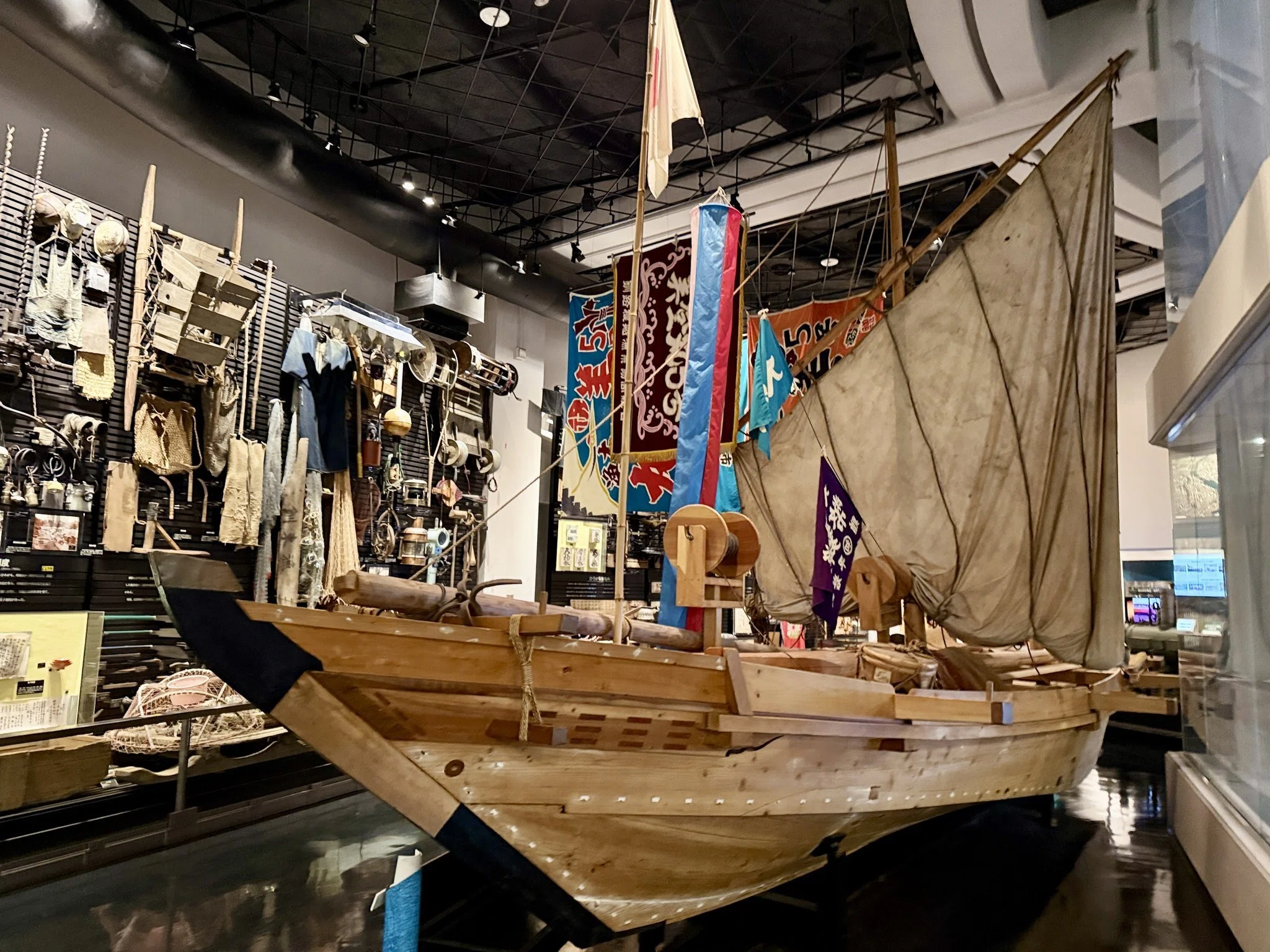 北海道】釧路市立博物館2階展示案内｜クスリ場所と川崎船からたどる