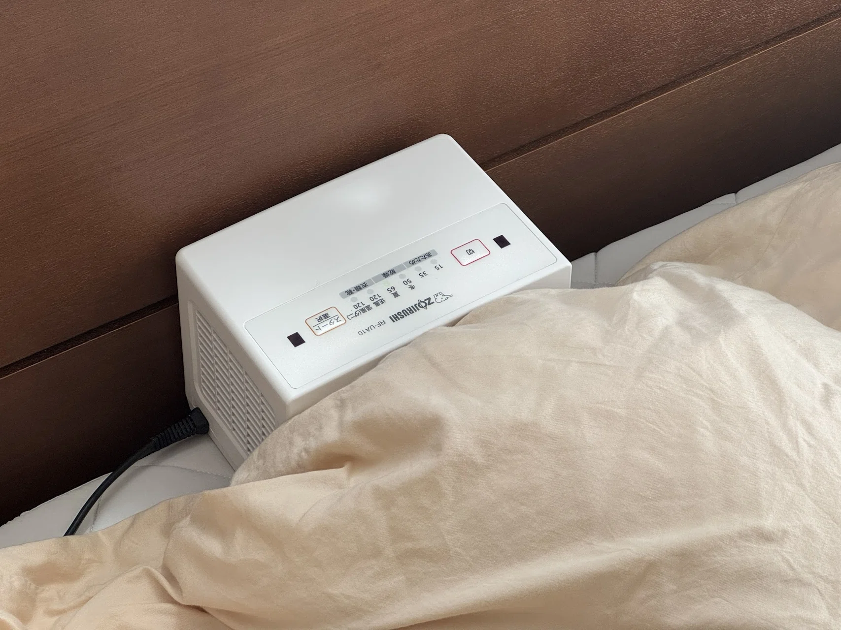 ホースなし布団乾燥機は取り回しが楽ちん - 象印 RF-UA10AM-WA｜りおつ