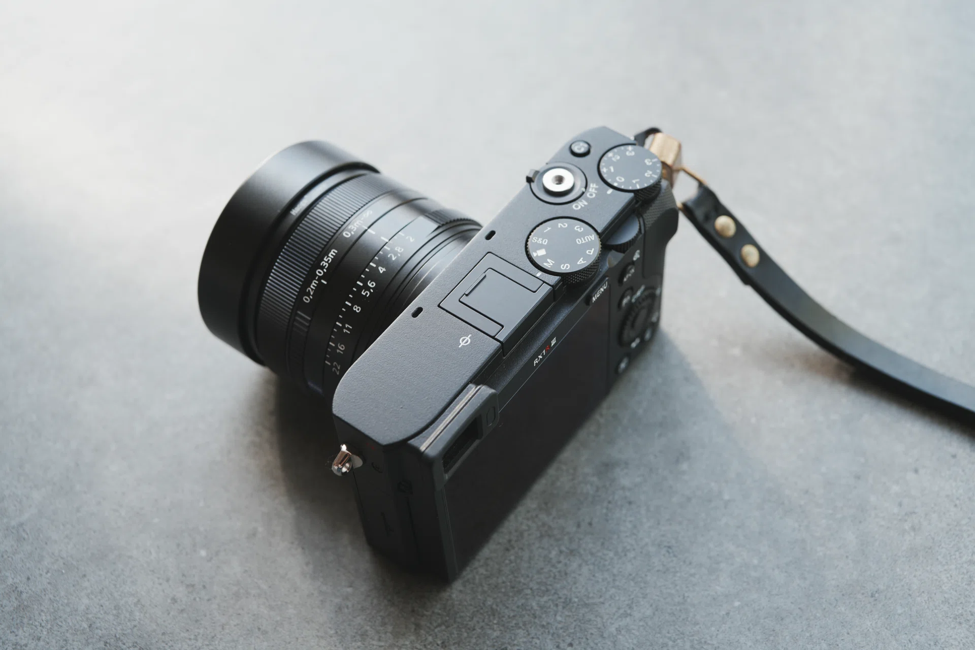 RX1R III】木製グリップを比較レビュー。雰囲気を変える2製品から選ん