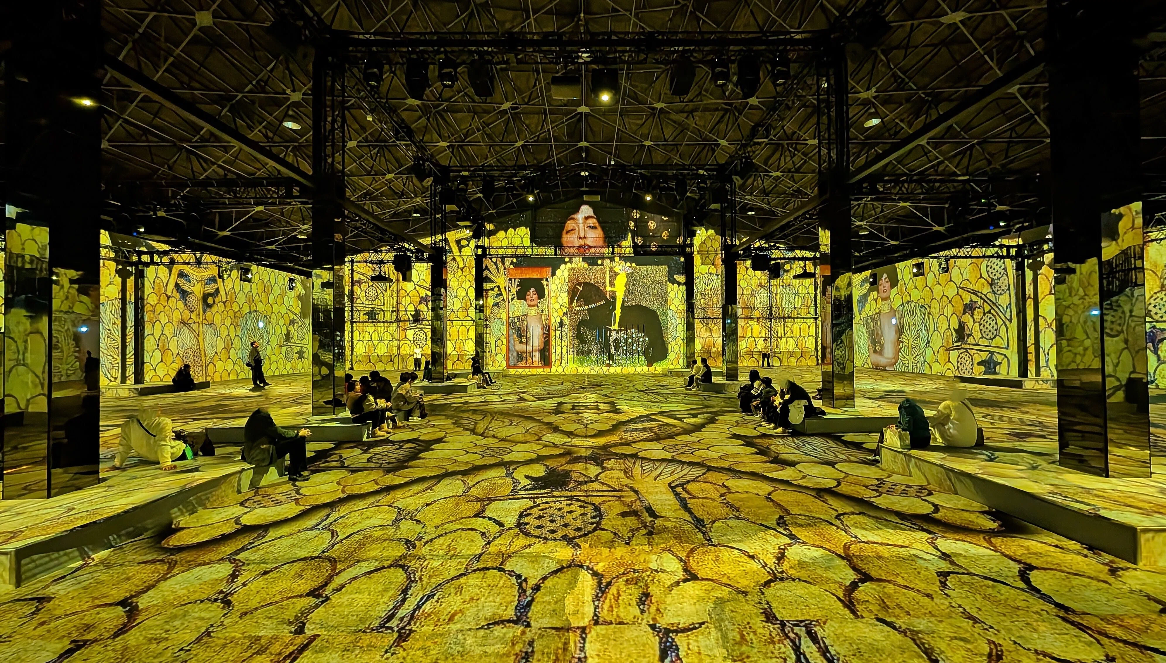 横浜の海辺で没入型アート施設】山下埠頭で絵画の中を歩く体験｜Sho5UA
