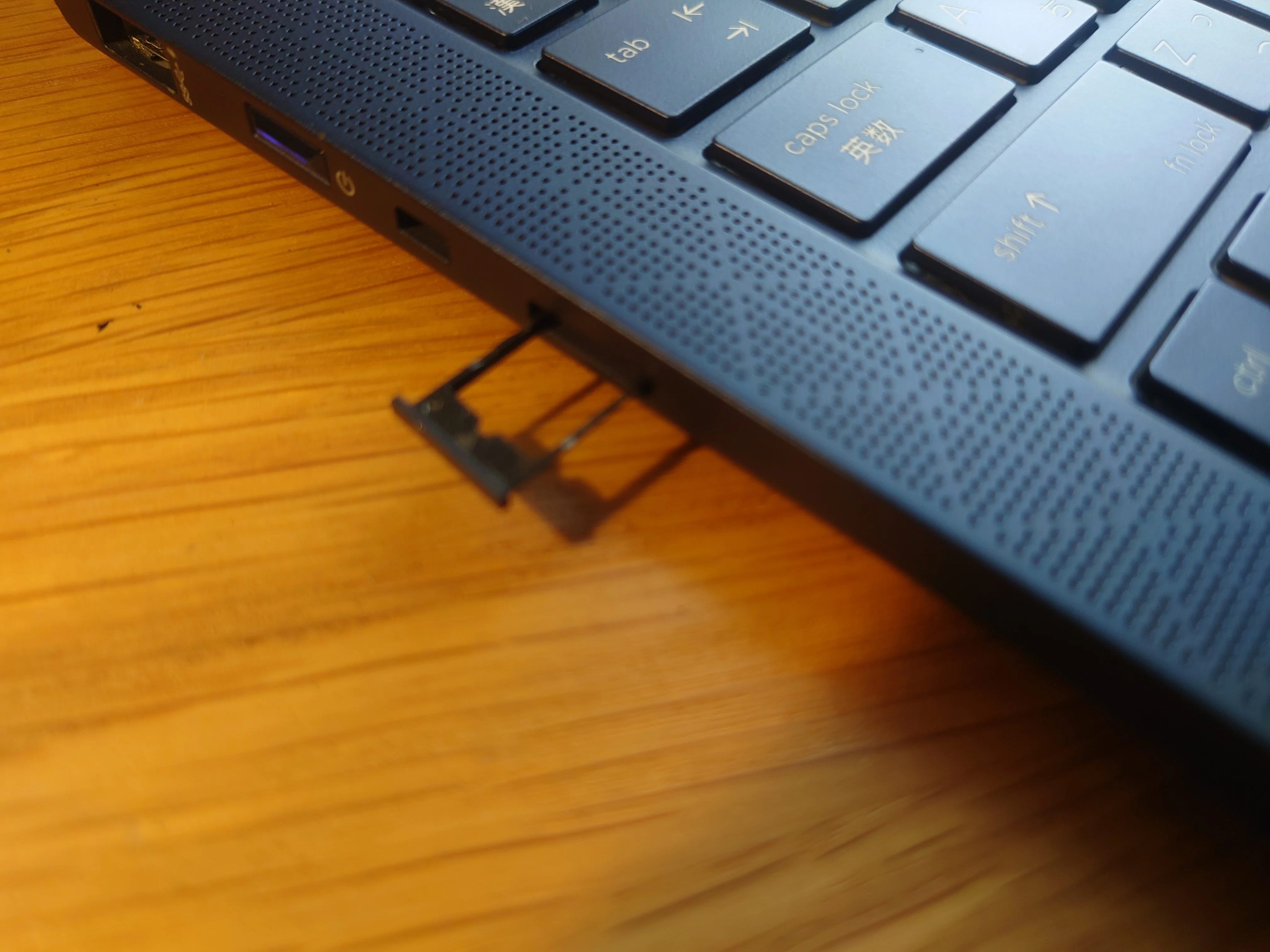 HP Elite Dragonfly G2 を買った｜poteh4ko