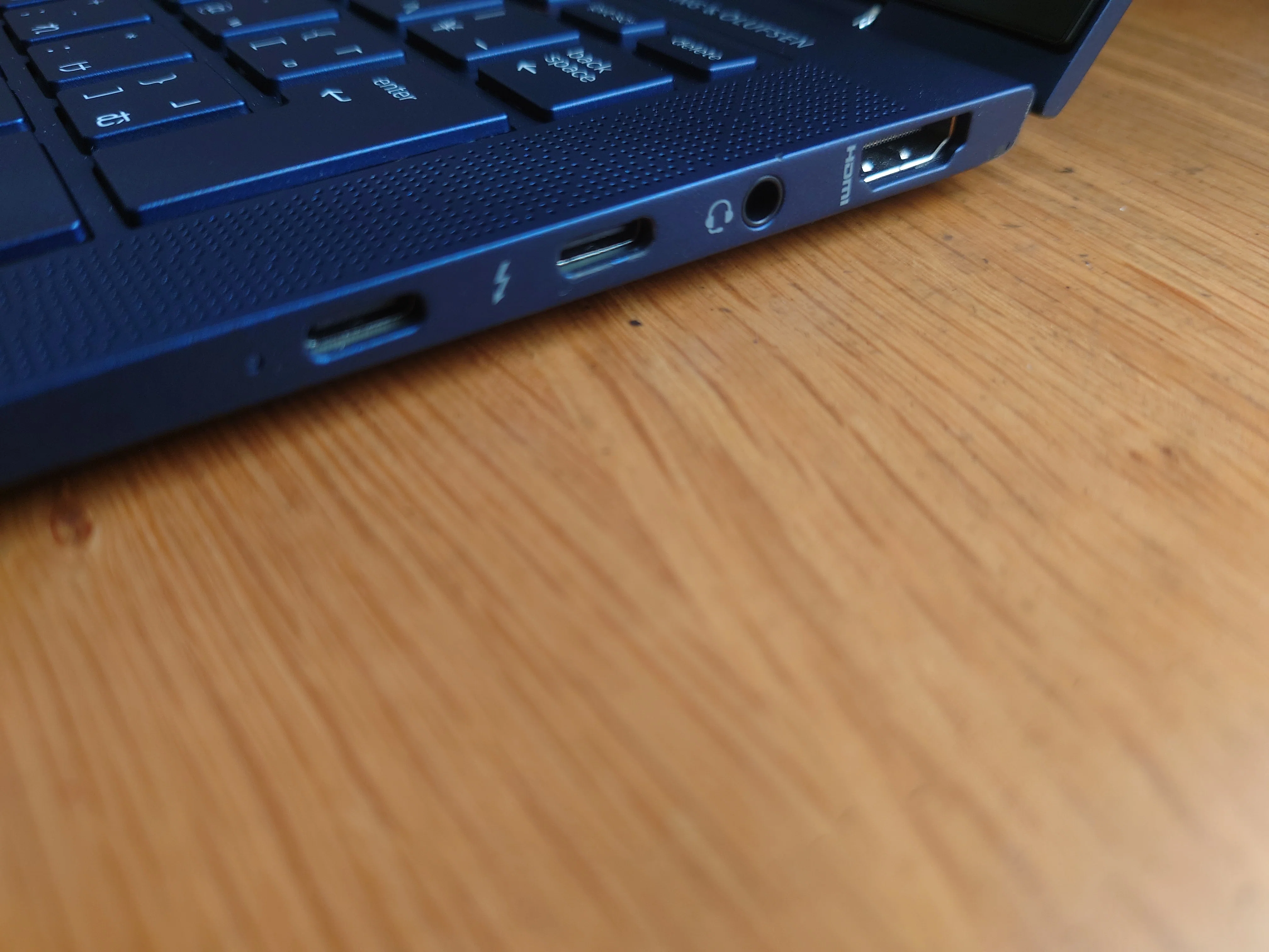 HP Elite Dragonfly G2 を買った｜poteh4ko