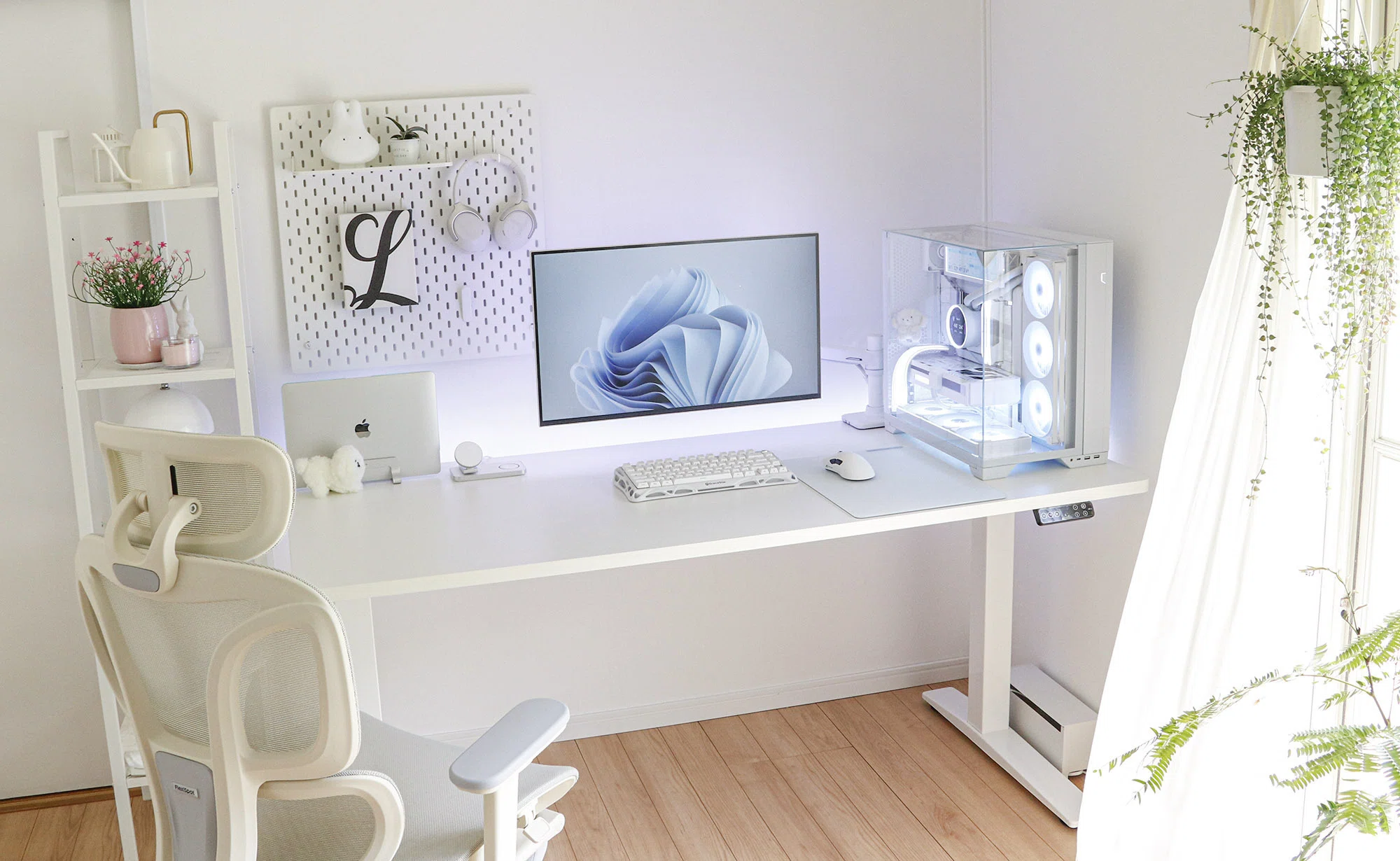 Long-term Review] Creating a White Desk Setup with the FlexiSpot