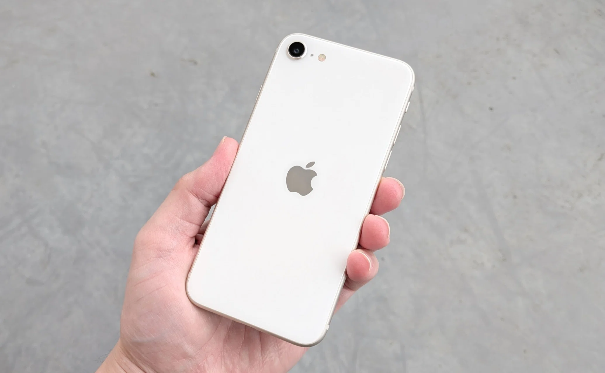 iPhone SE(第3世代) を安く買う方法！格安SIMなら一括1円から買える