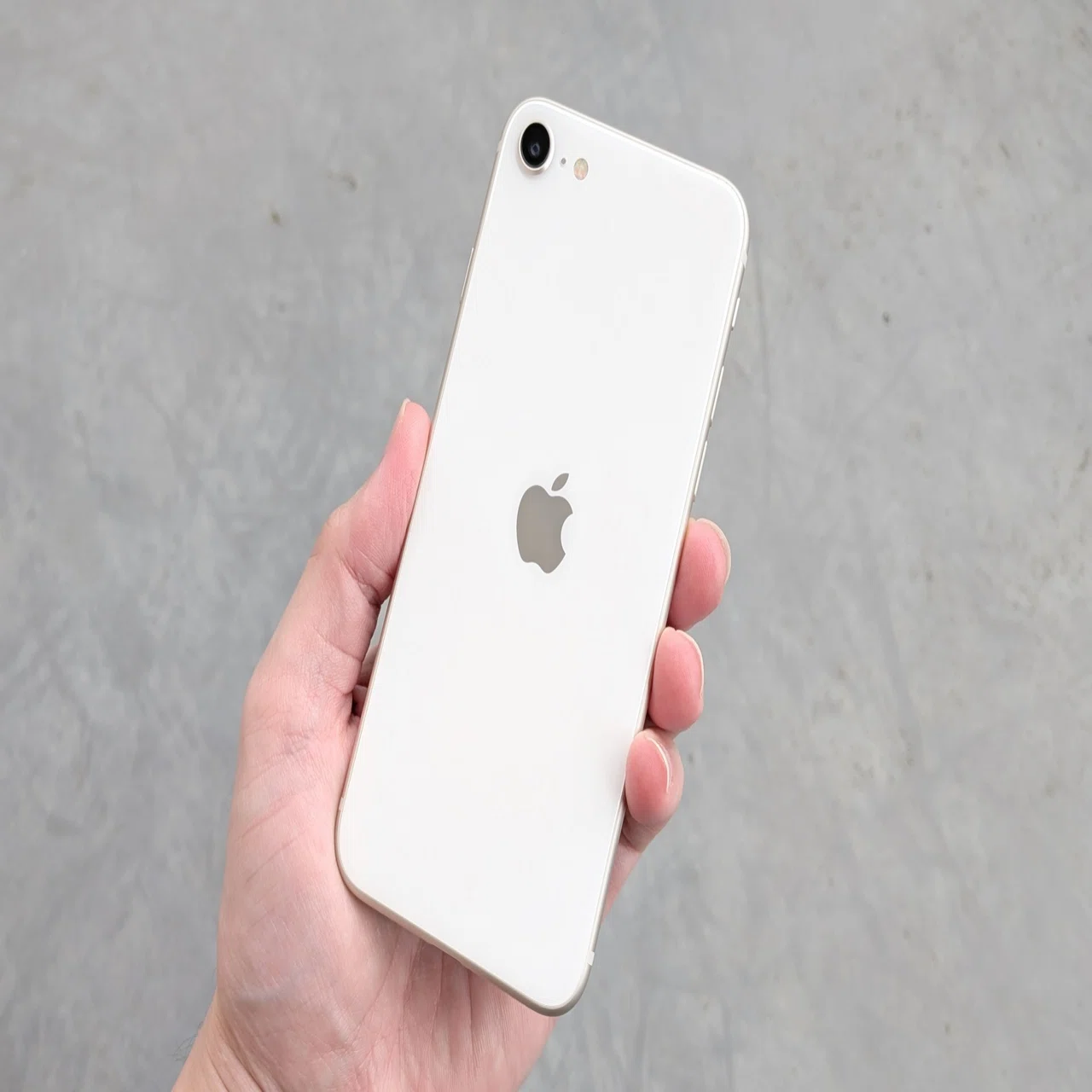 iPhone SE(第3世代) を安く買う方法！格安SIMなら一括1円から買える 